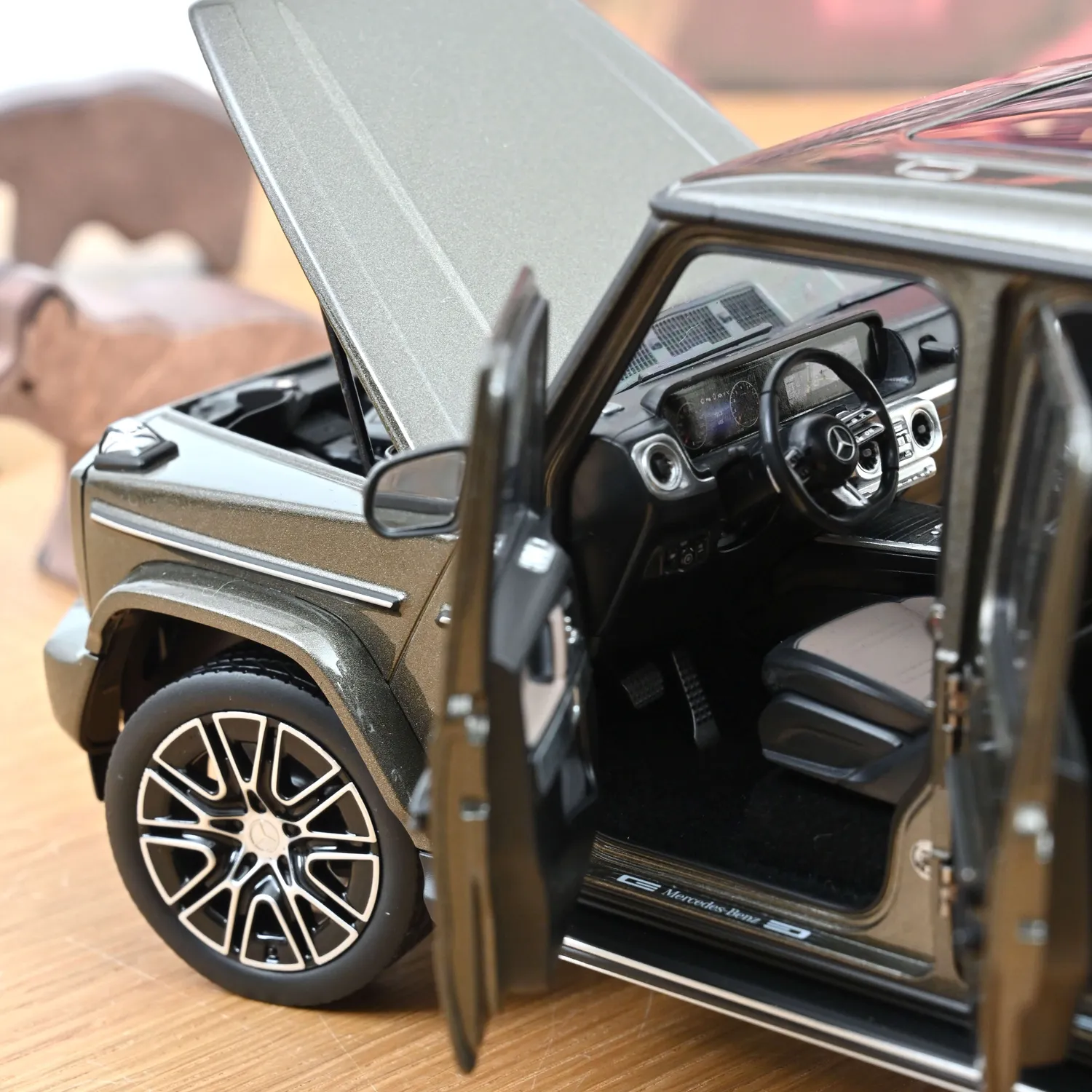 Norev Mercedes-Benz G-Class 2024 miniature 1/18 gris indium