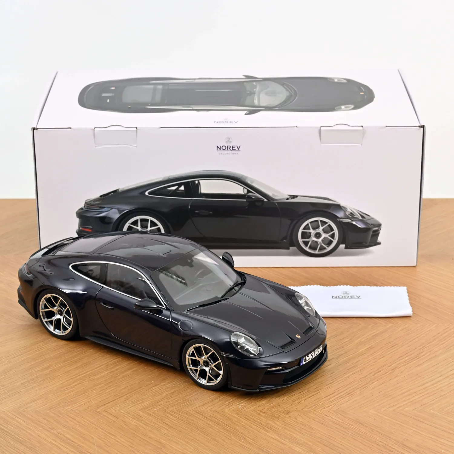 Norev Porsche 911 S/T 2023 miniature 1/12 viola 300pcs
