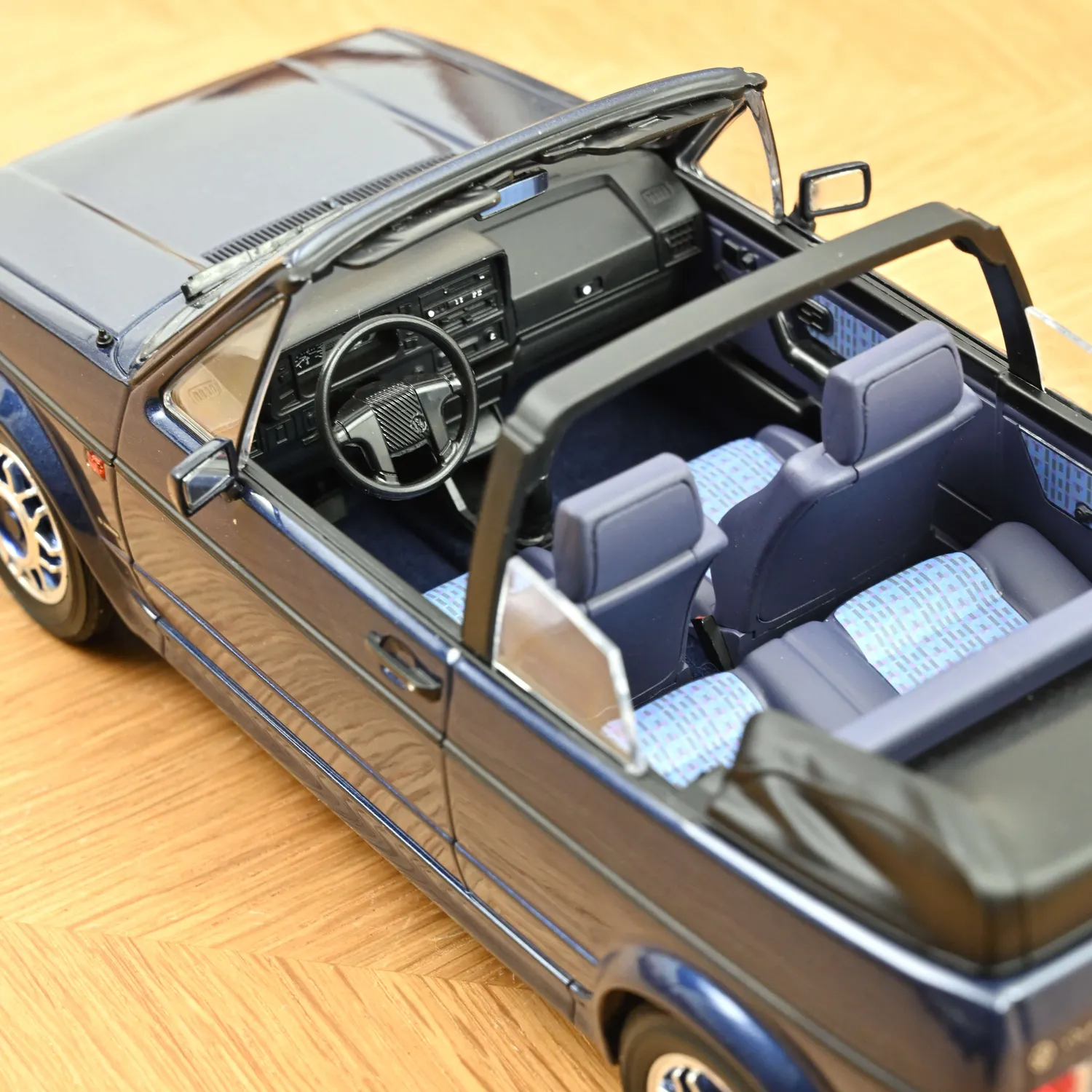 Norev VW Golf Cabriolet Quartett 1992 voiture miniature 1/18 bleue
