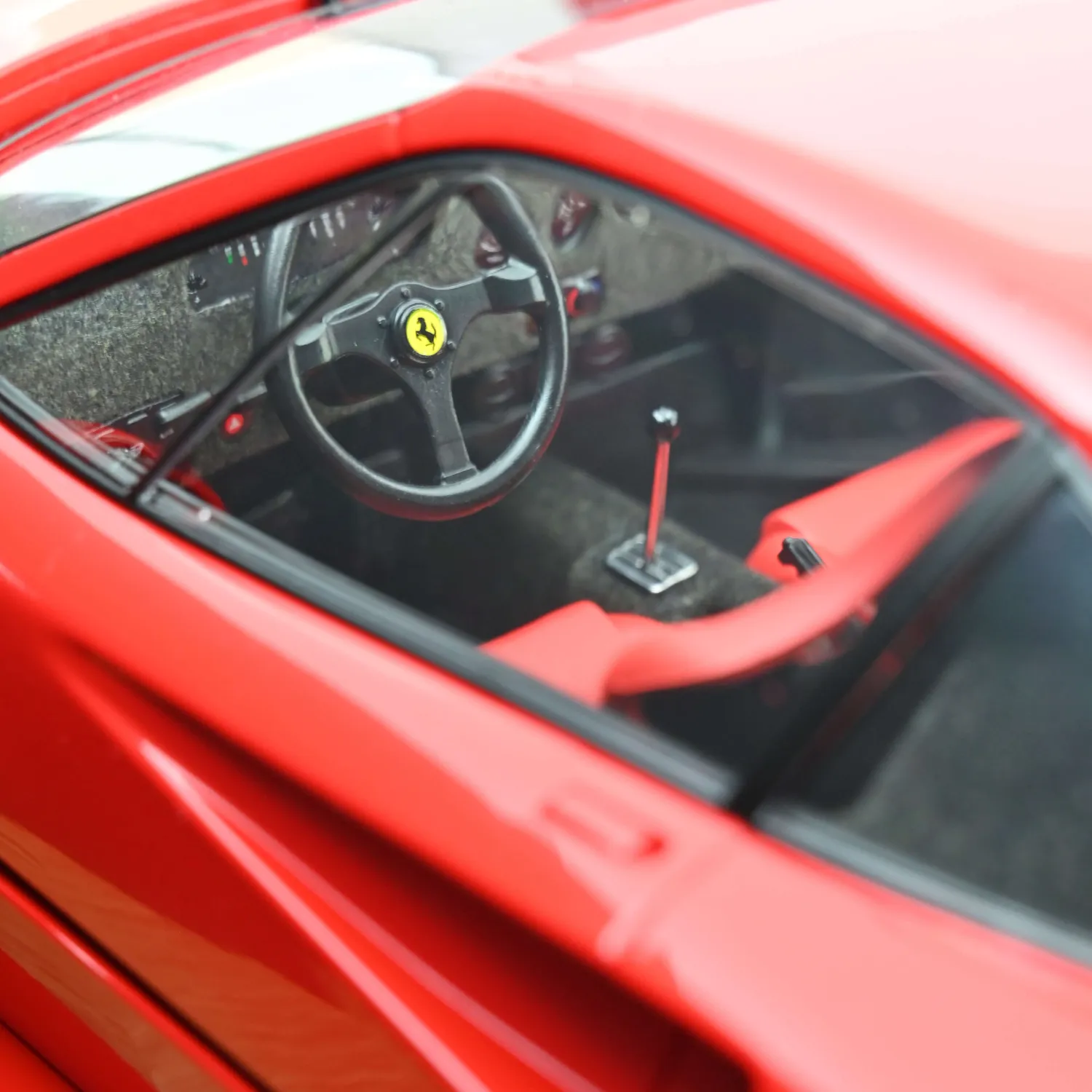 Norev Ferrari F40 1987 voiture miniature 1/12 rouge