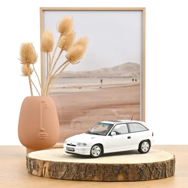 Norev Opel Astra GSi 1991 voiture miniature 1/18 Blanc Casablanca