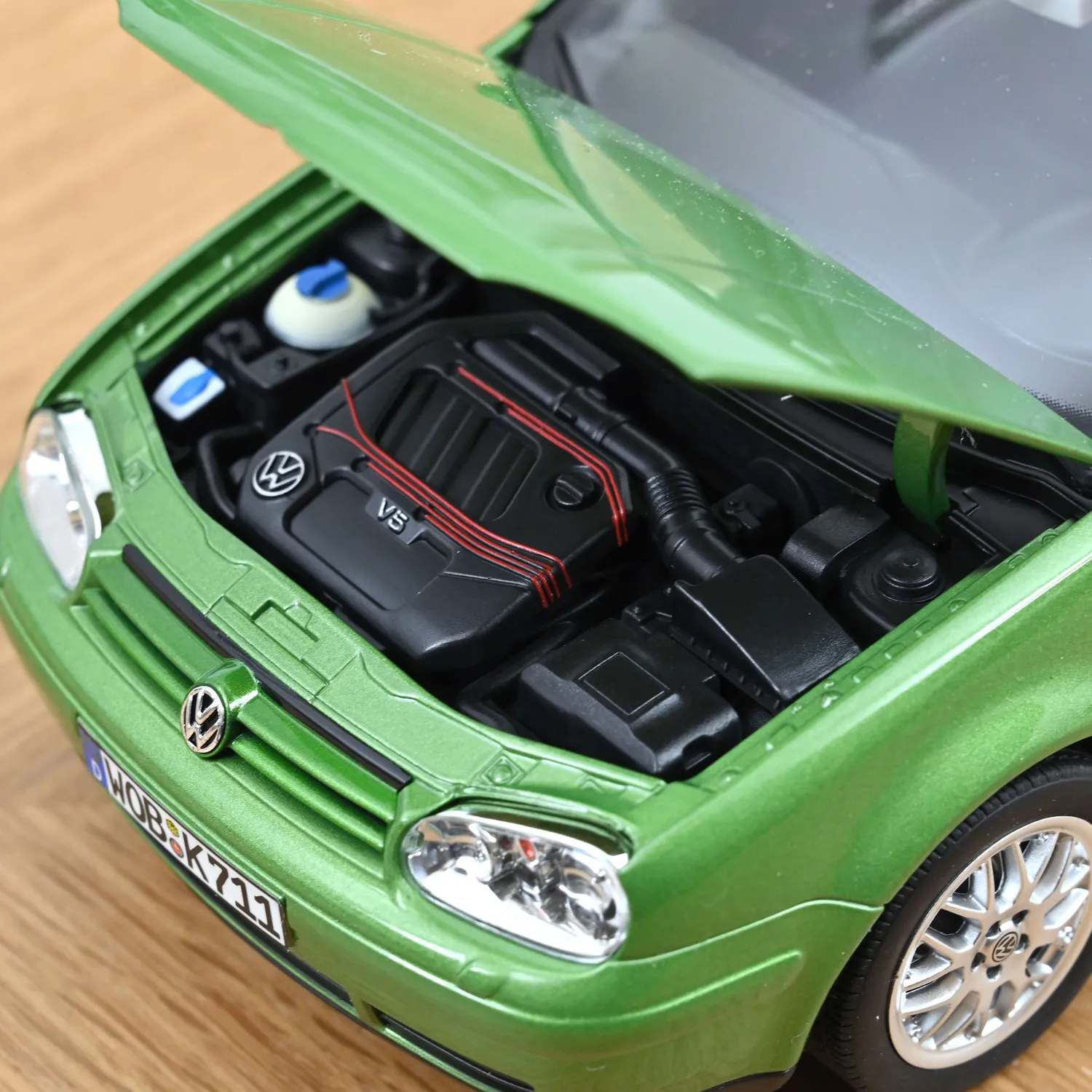 Norev VW Golf GTI 1998 miniature 1/18 Vert Cosmos métallisé