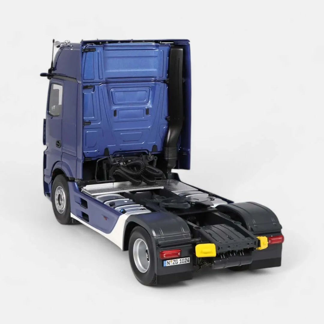 NZG Mercedes Actros GigaSpace camion miniature 1:18 bleu 4x2