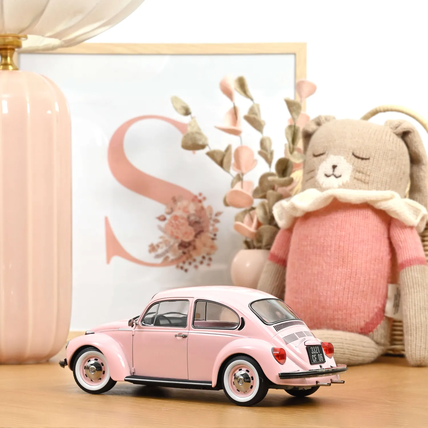 Norev VW 1303 Coccinelle 1973 miniature 1/18 rose pastel naissance