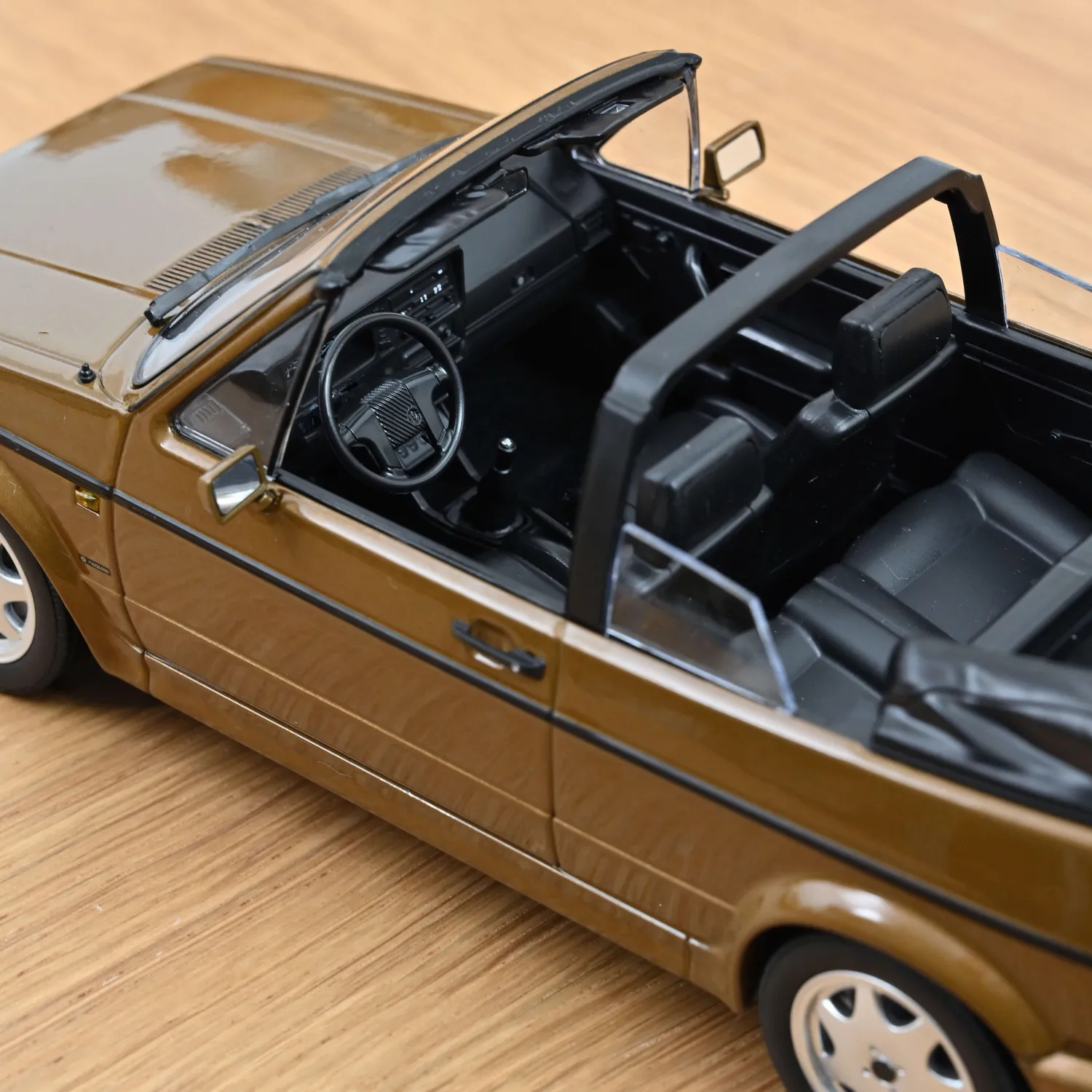Norev VW Golf Cabriolet 1992 miniature 1/18 brun limitée