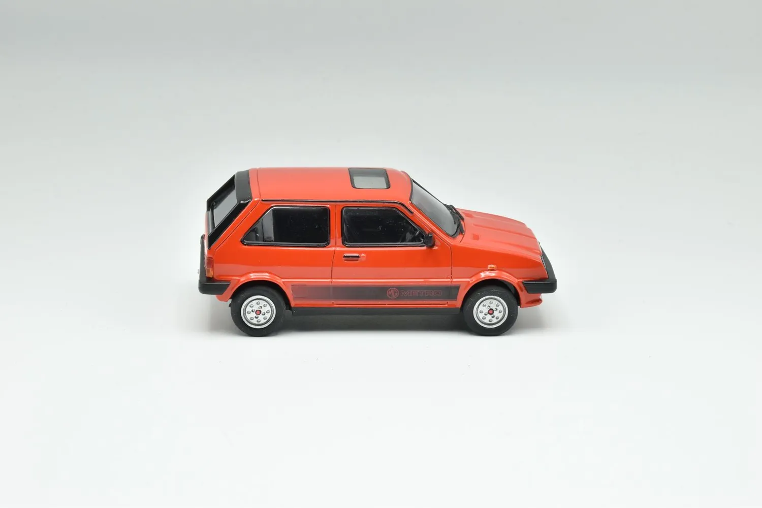 Lansdowne LDM 1983 MG Metro Cinnabar Red miniature rouge