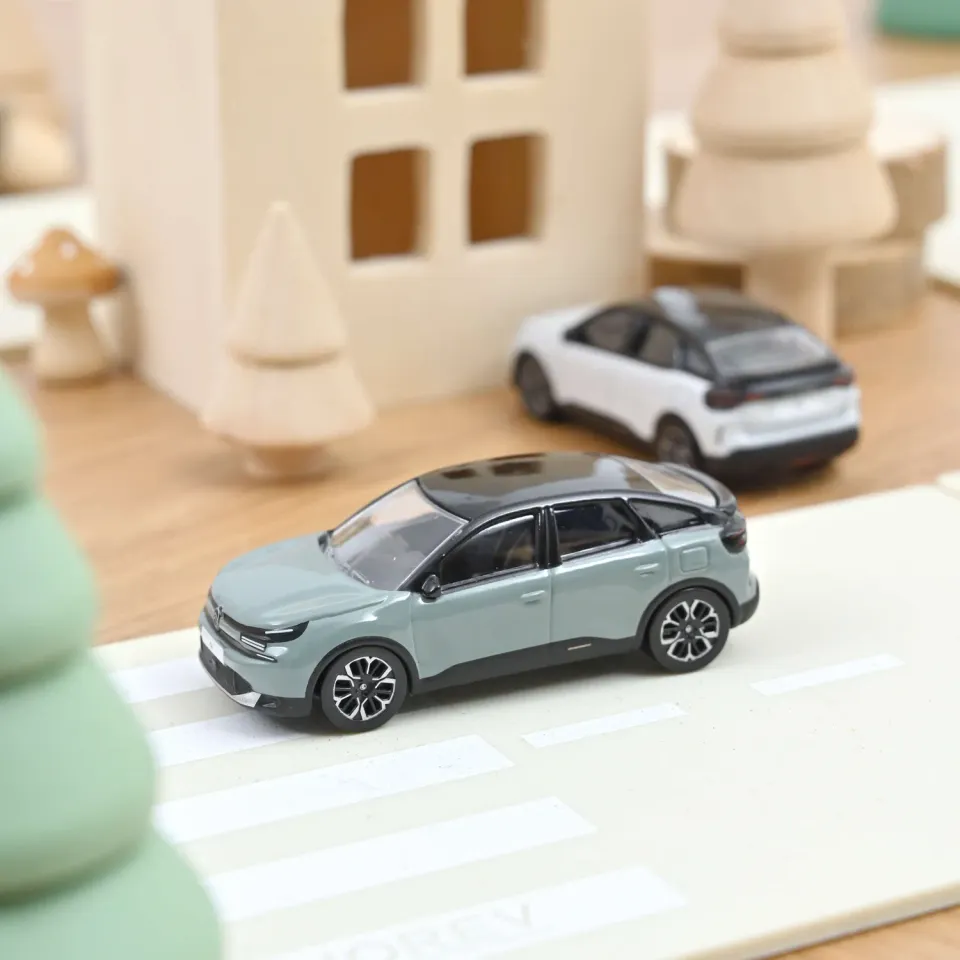 Norev Citroën C4 2025 voiture miniature 1/64 vert Manhattan