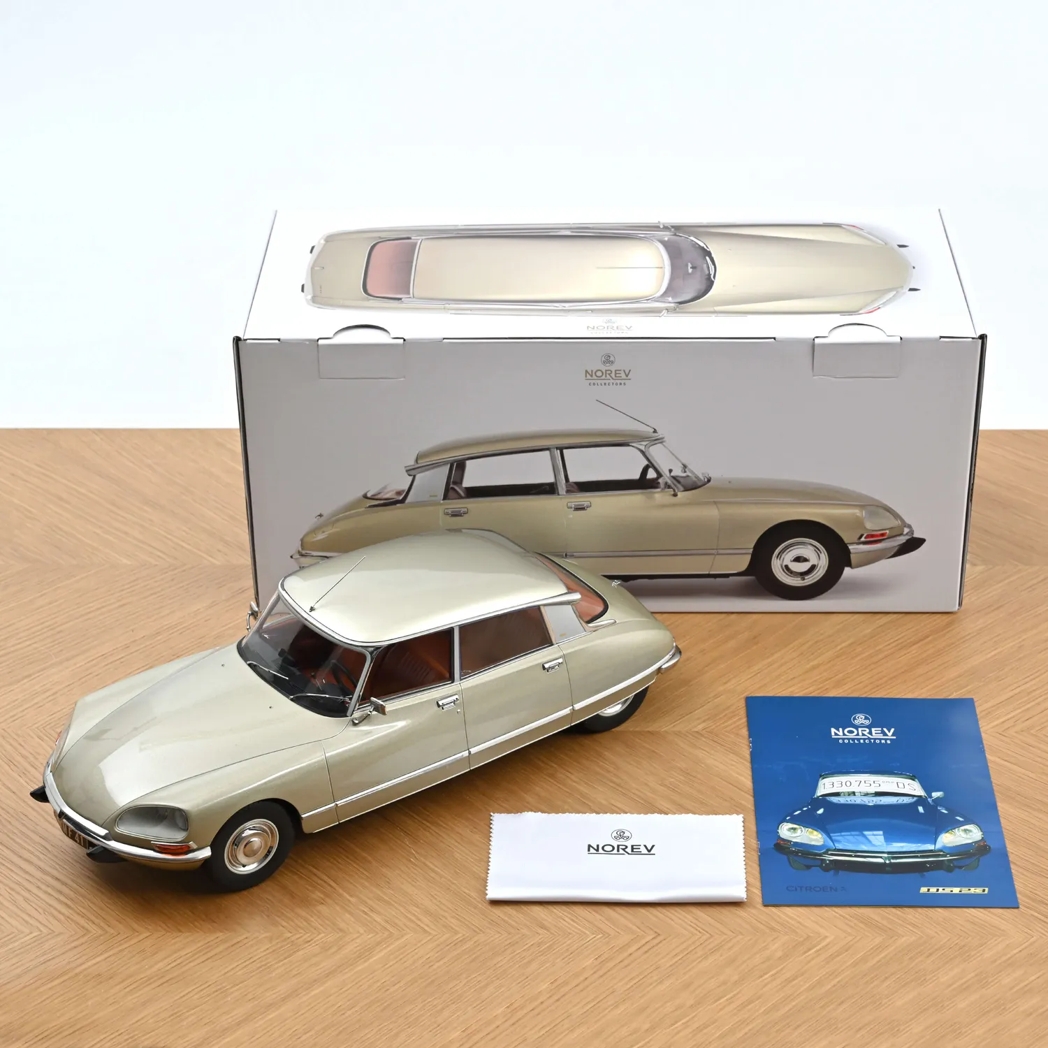 Norev Citroën DS 23 Pallas 1973 voiture miniature Beige 1/12