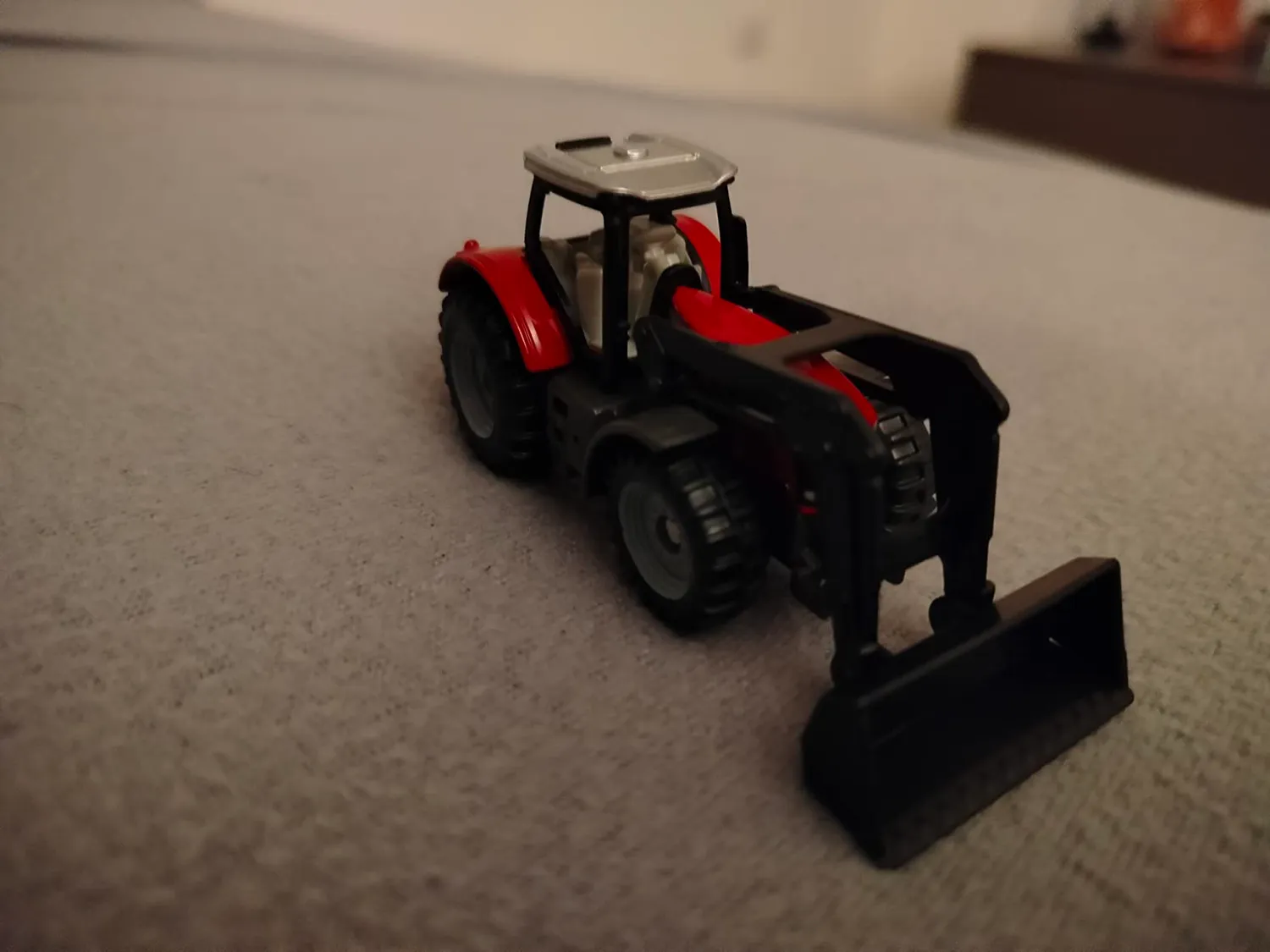 Siku Farmer 1484 Massey Ferguson tracteur miniature rouge