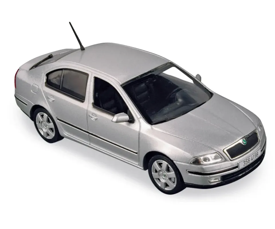 Norev Skoda Octavia Berline miniature 1/43 argenté