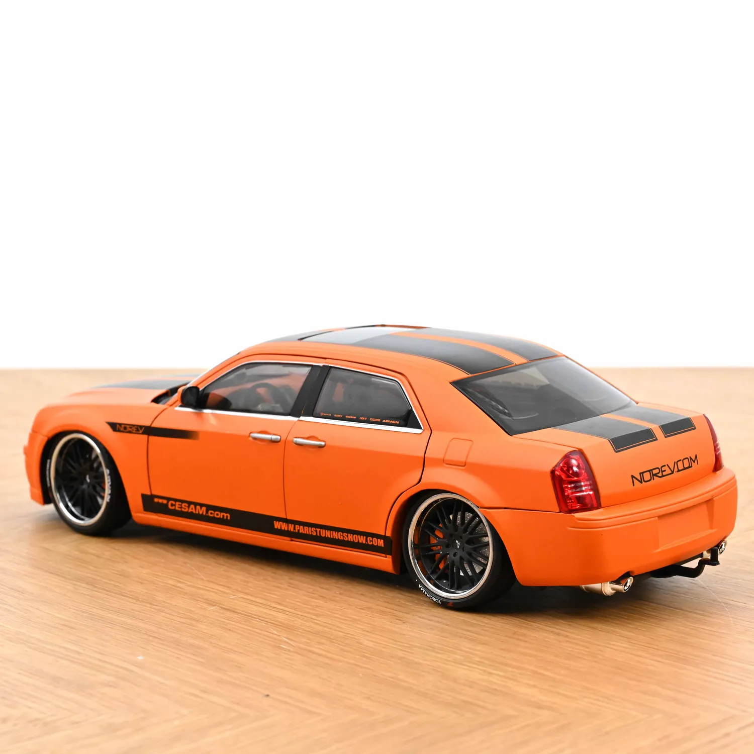 Norev Chrysler 300C Parotech + Jet Ski miniature 1/18 orange/noir