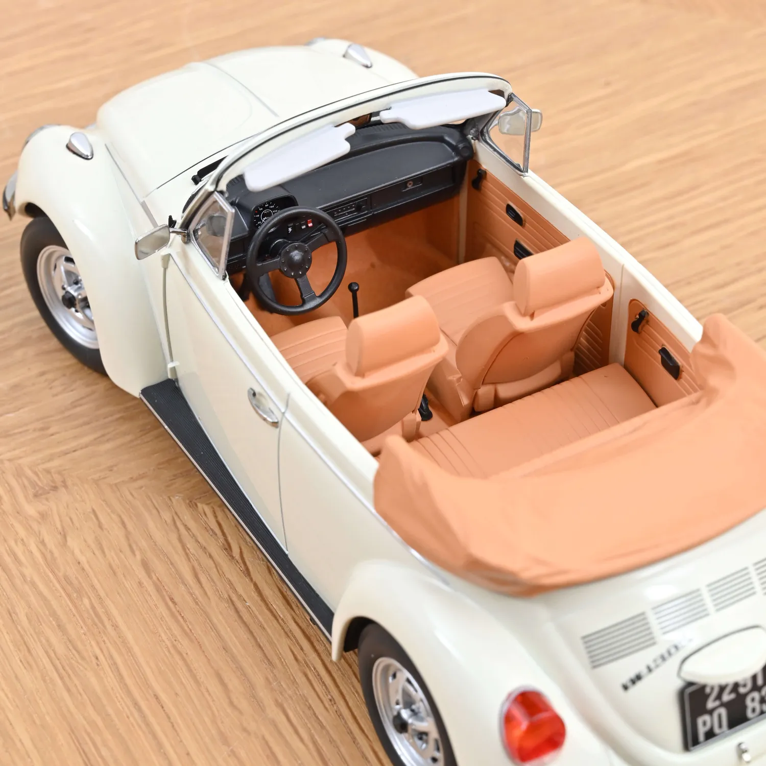 Norev VW 1303 Coccinelle Cabriolet 1972 voiture miniature 1/18 crème