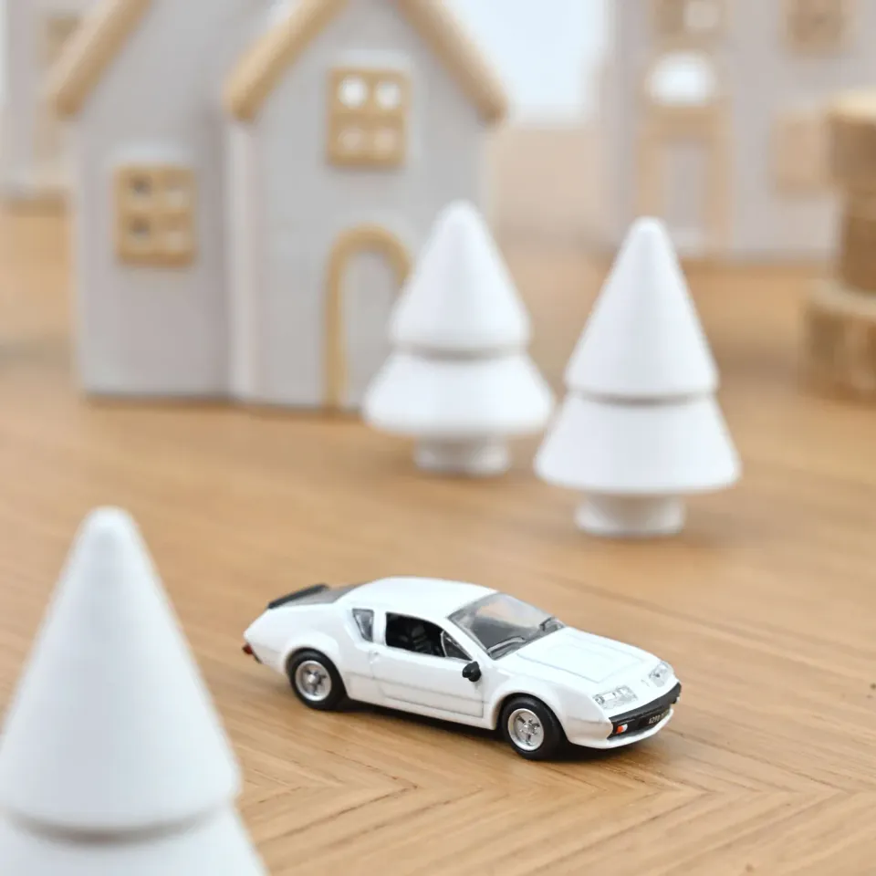 Norev Alpine A310 1977 miniature 1/87 blanc Gardenia
