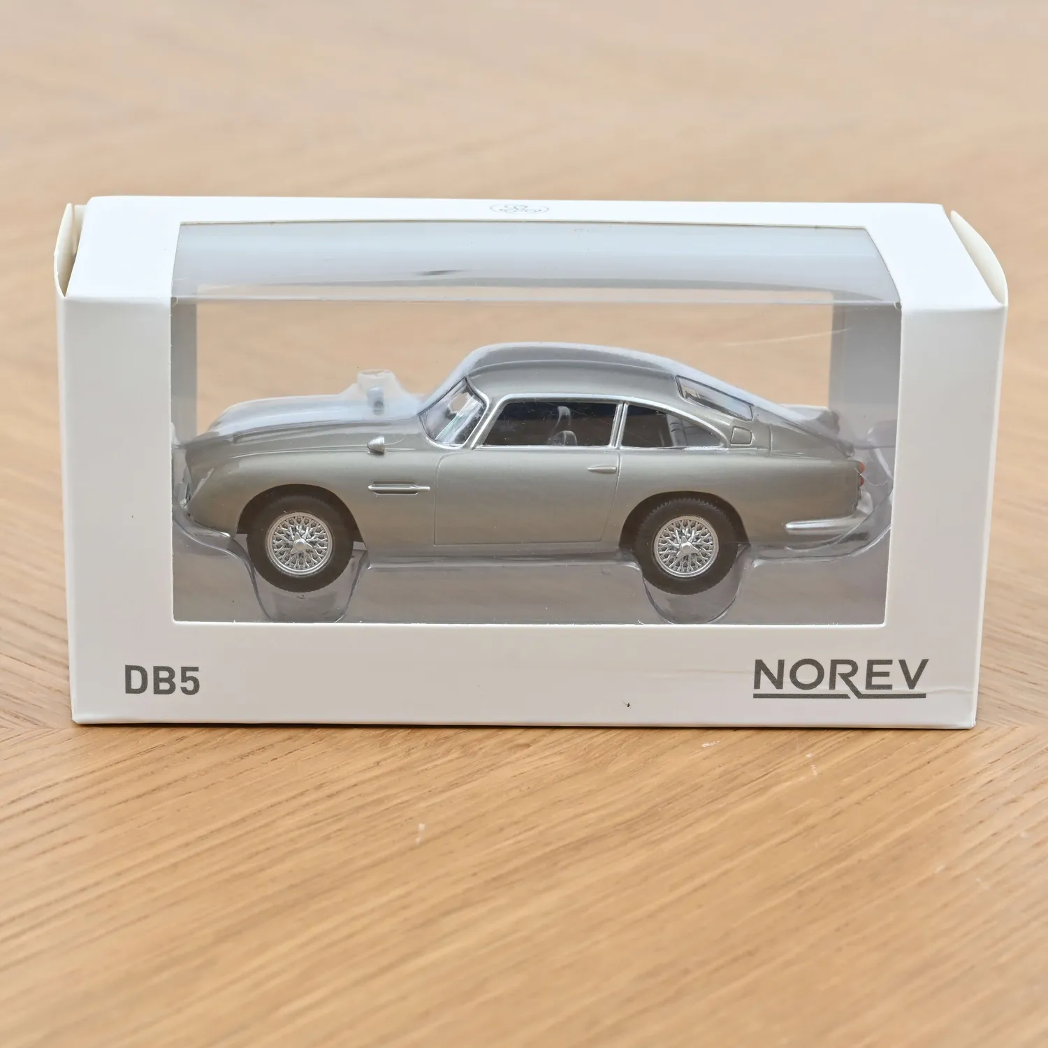 Norev Aston Martin DB5 1963 jet-car 1/43 argent bond
