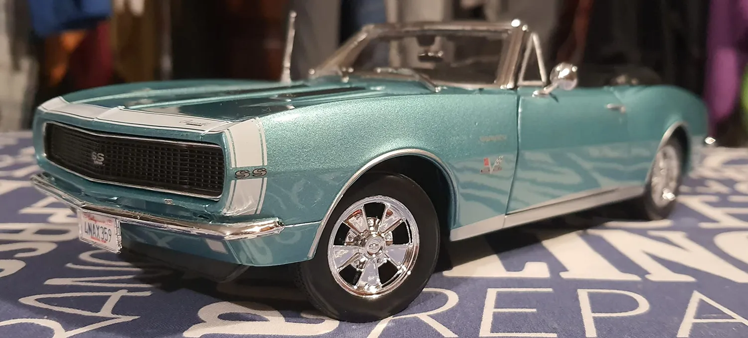 Maisto Chevrolet Camaro SS 396 1967 miniature métal 1/18 aléatoire
