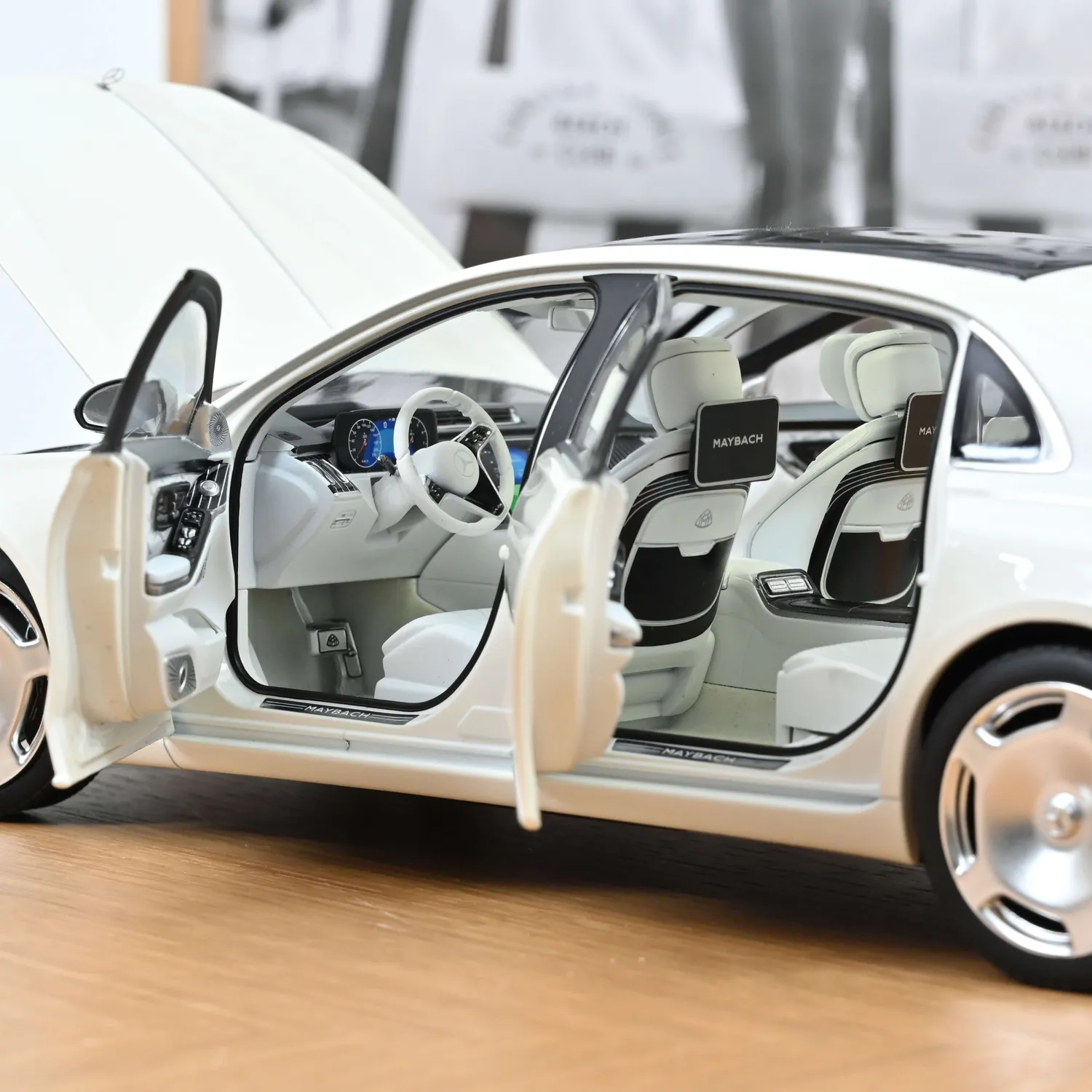 Norev Mercedes-Maybach S 680 1/18 voiture miniature blanc