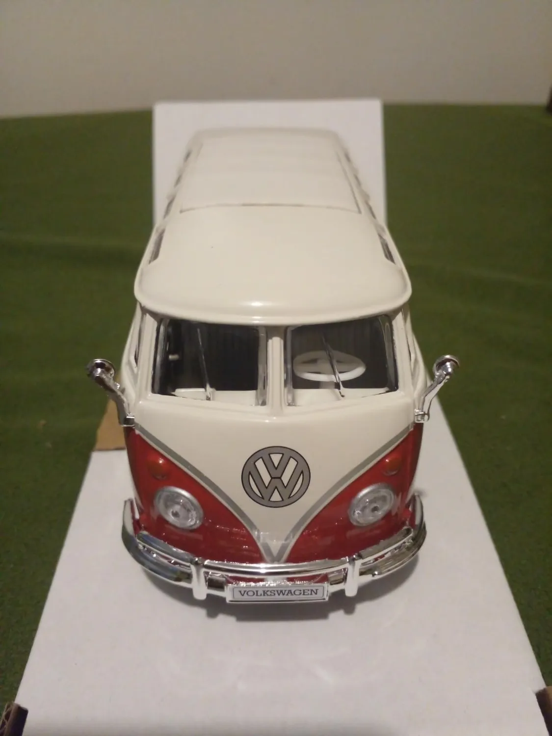 Maisto VW Bus Samba miniature 1/25 20 cm aléatoire
