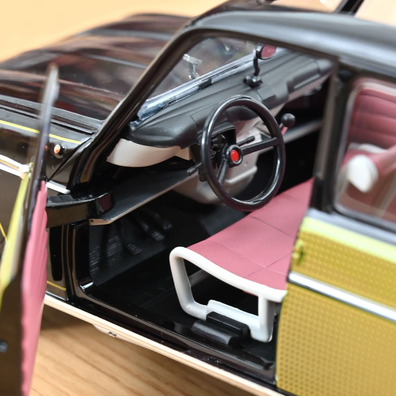 Norev Renault 4 Parisienne 1963 voiture miniature 1/18 200 ex noire