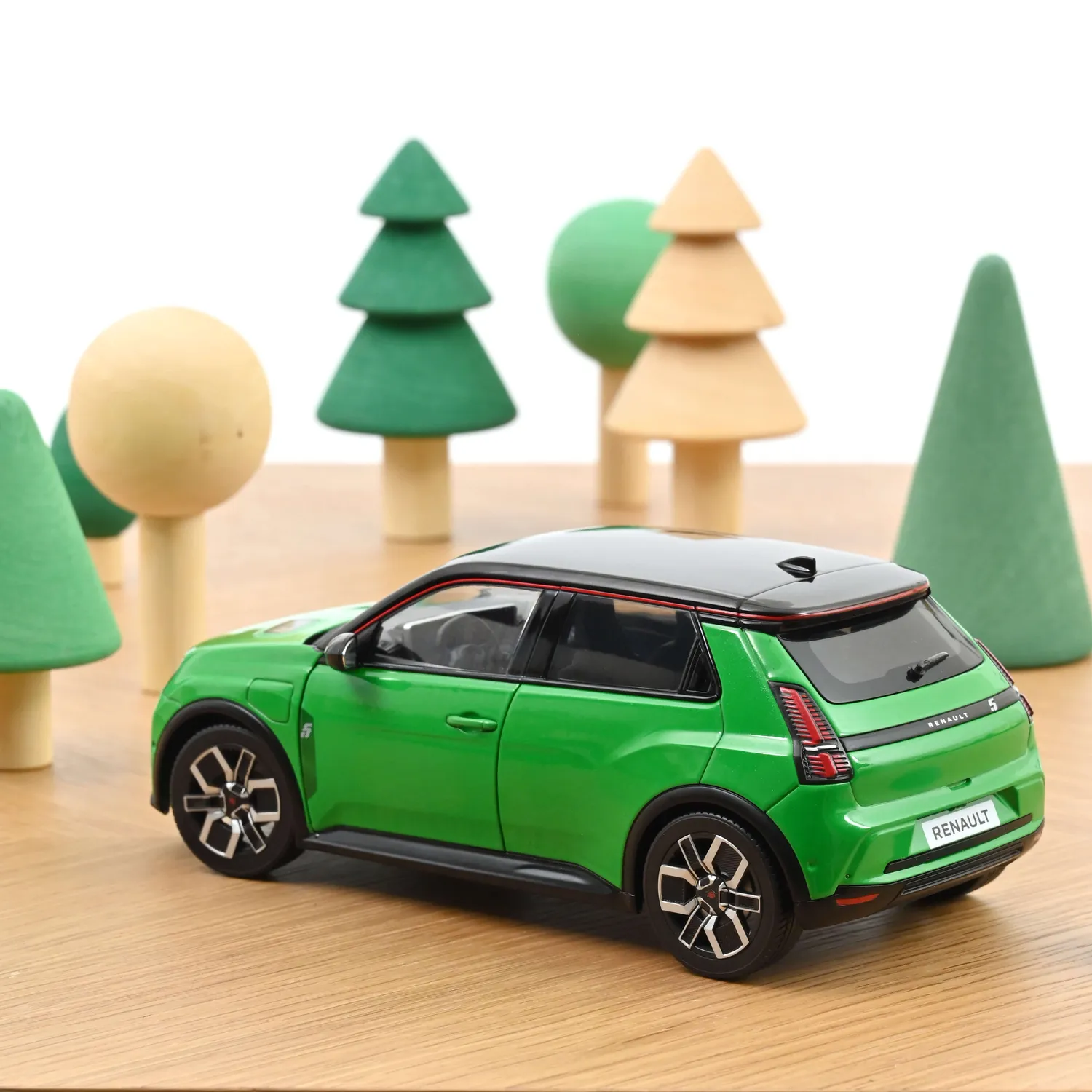 Norev Renault 5 E-Tech 2024 voiture miniature 1/18 Vert Pop Noir