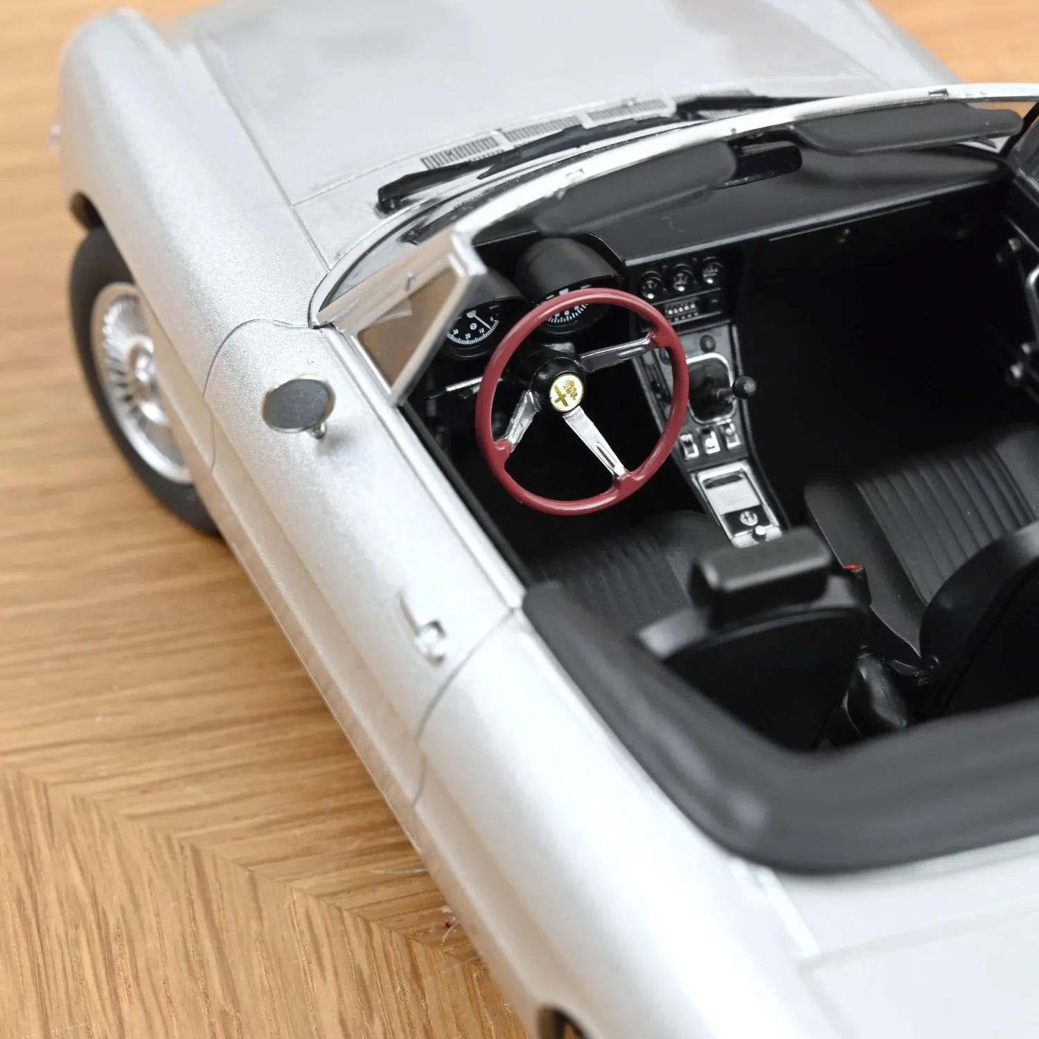 Norev Alfa Romeo 2000 Spider 1973 miniature 1/18 gris