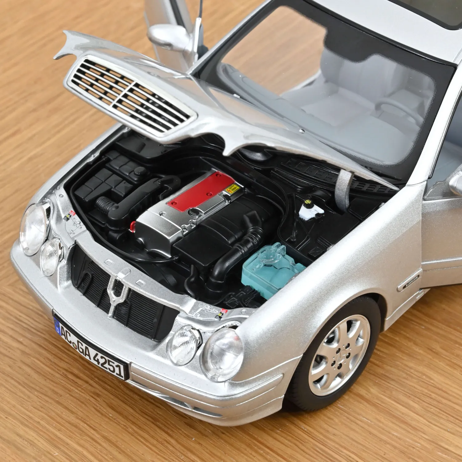 Norev Mercedes-Benz CLK-Class 2000 miniature 1/18 argent brillant