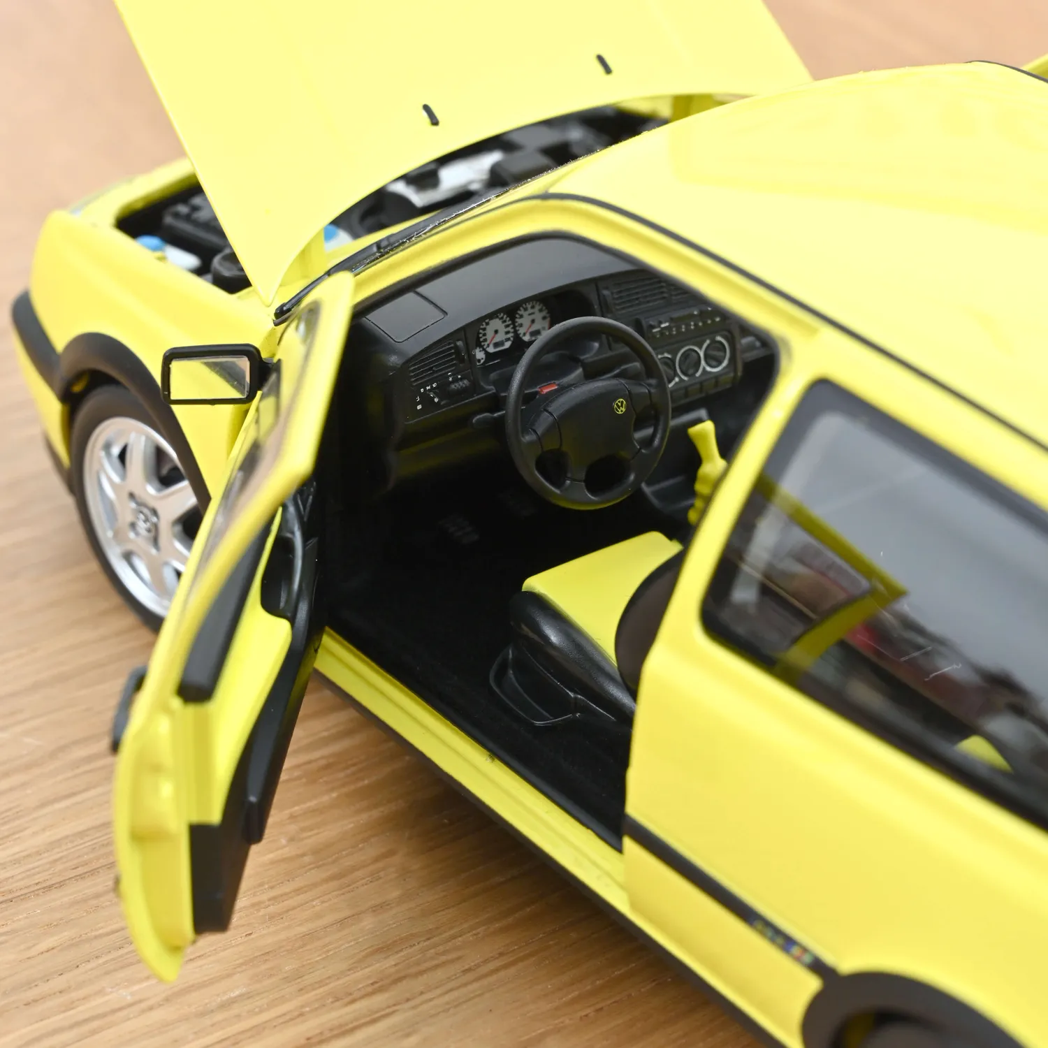 Norev VW Golf GTI Color Concept 1994 miniature 1/18 jaune