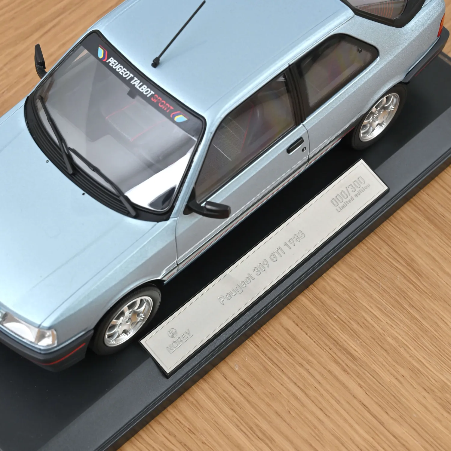 Norev Peugeot 309 GTi 1988 miniature 1/18 Bleu Topaze 300pcs
