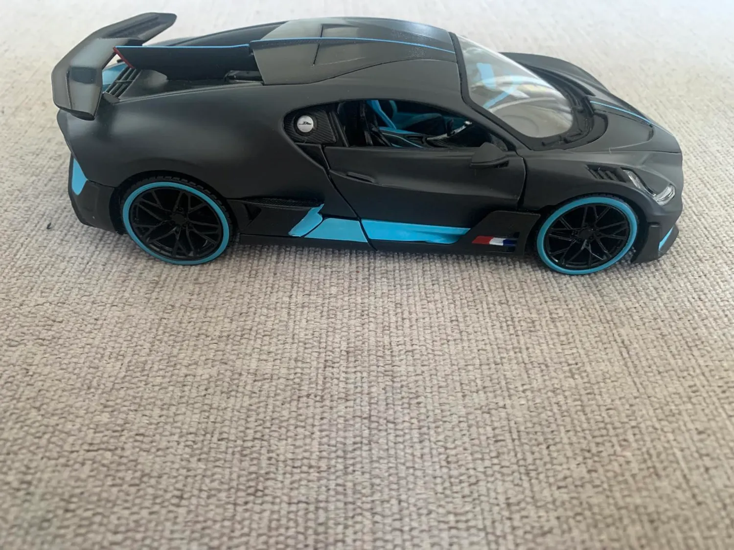 Maisto Bugatti Divo 390642 voiture miniature 1/24 gris foncé