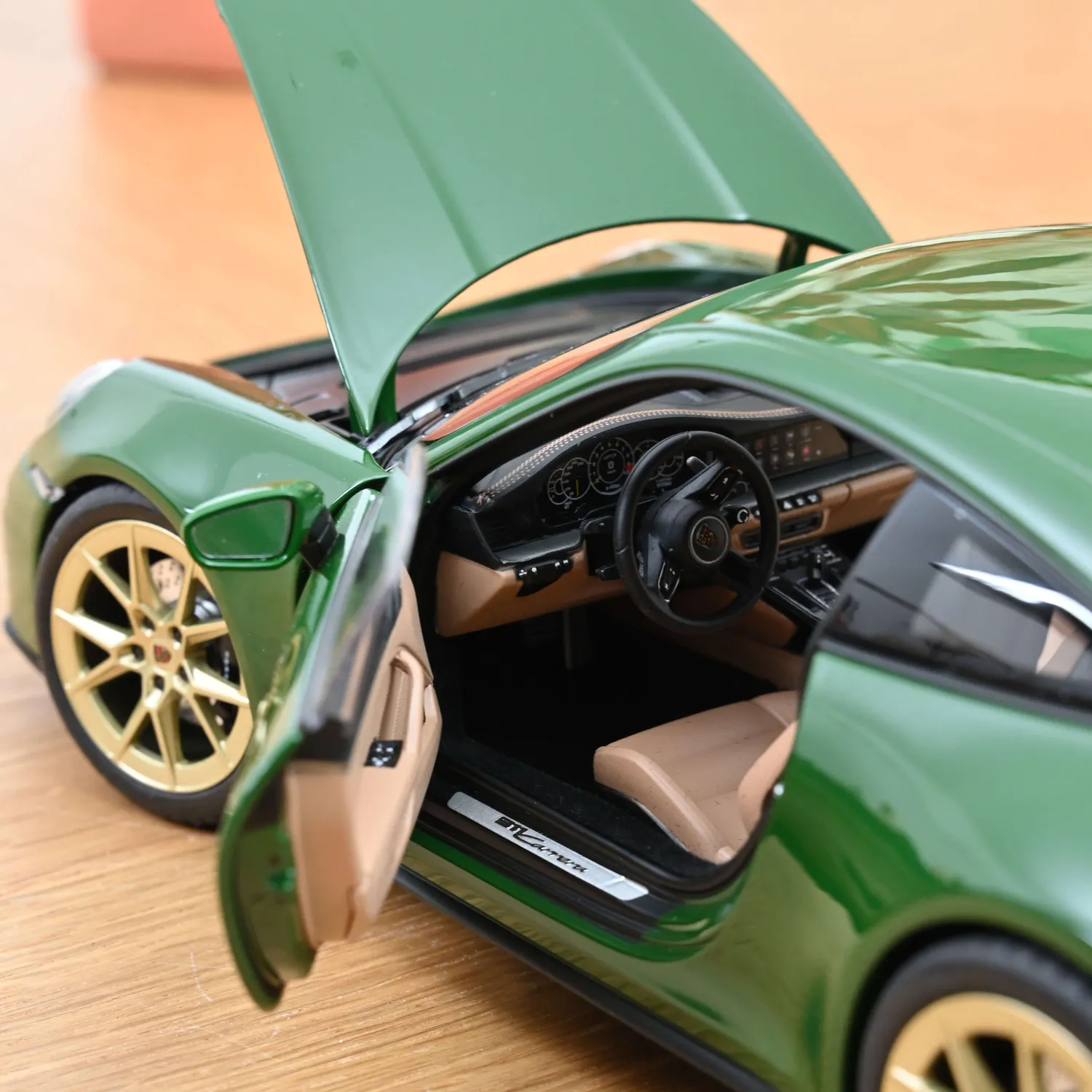 Norev Porsche 911 Carrera 2025 miniature 1/18 vert irlandais 200 pcs