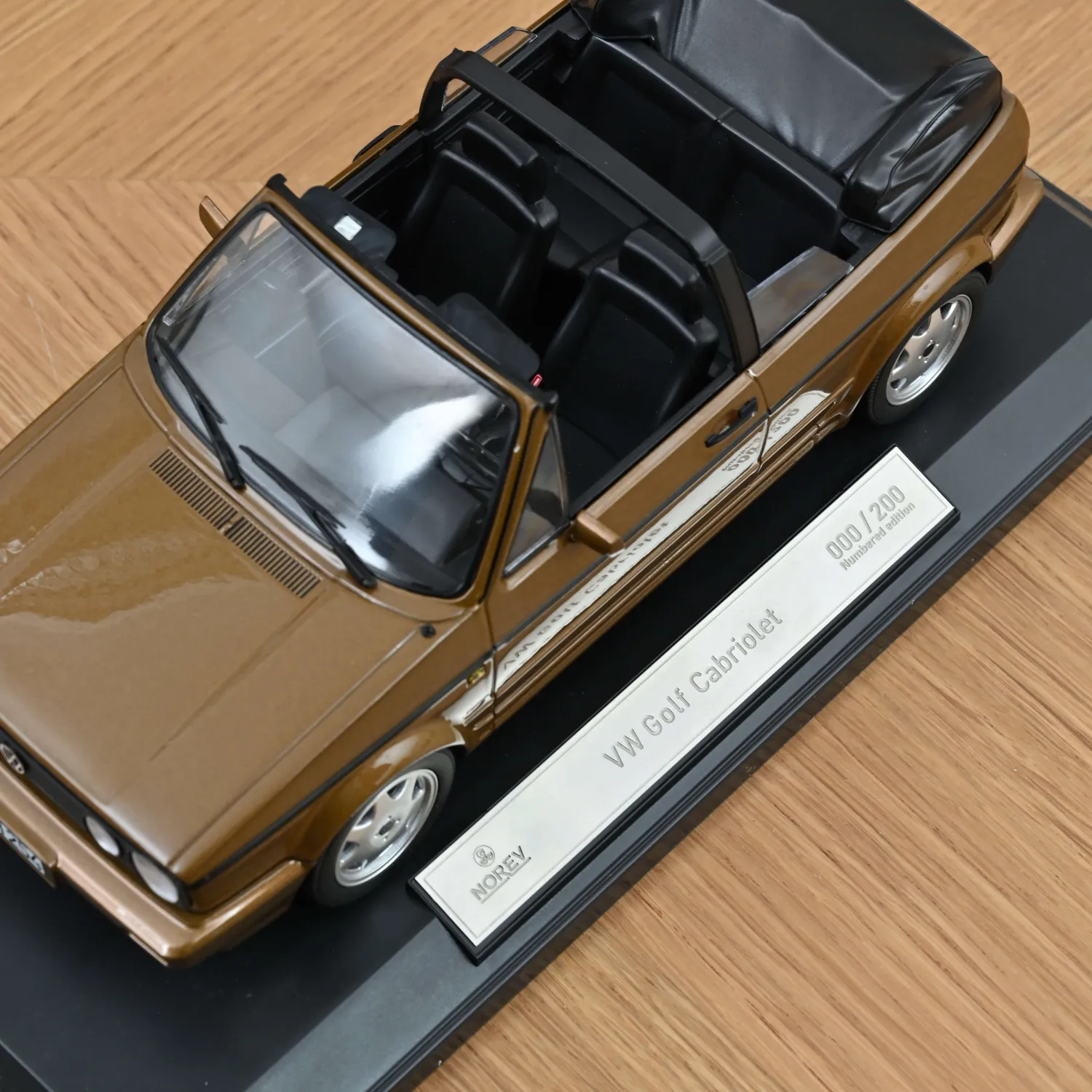 Norev VW Golf Cabriolet 1992 miniature 1/18 brun limitée