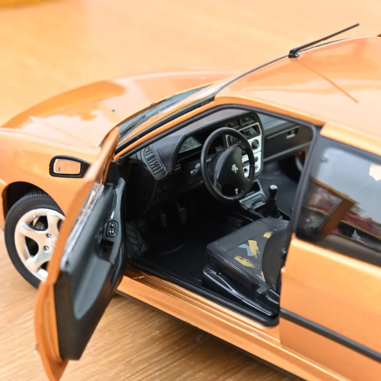 Norev Peugeot 306 S16 1997 voiture miniature 1/18 jaune