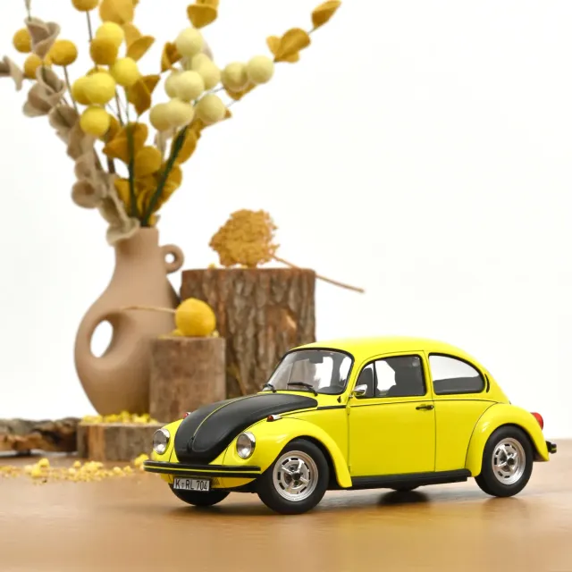 Norev VW 1303 Coccinelle 1973 voiture miniature 1/18 jaune noir