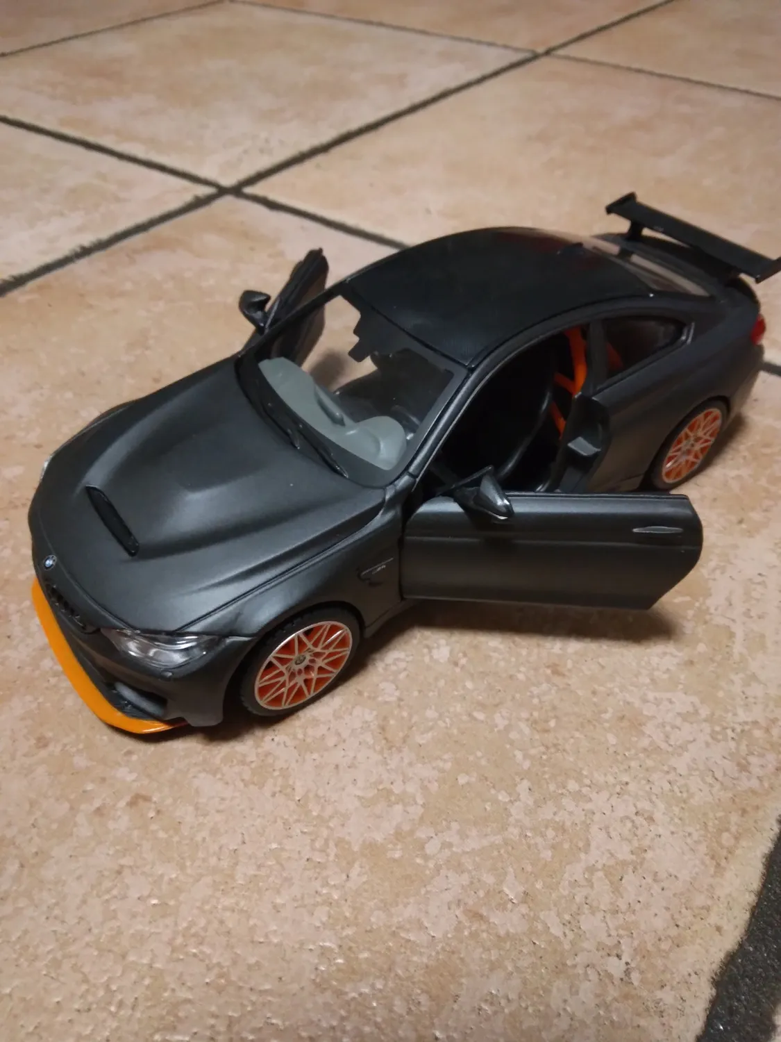 Maisto BMW M4 GTS voiture miniature 1:24 métal