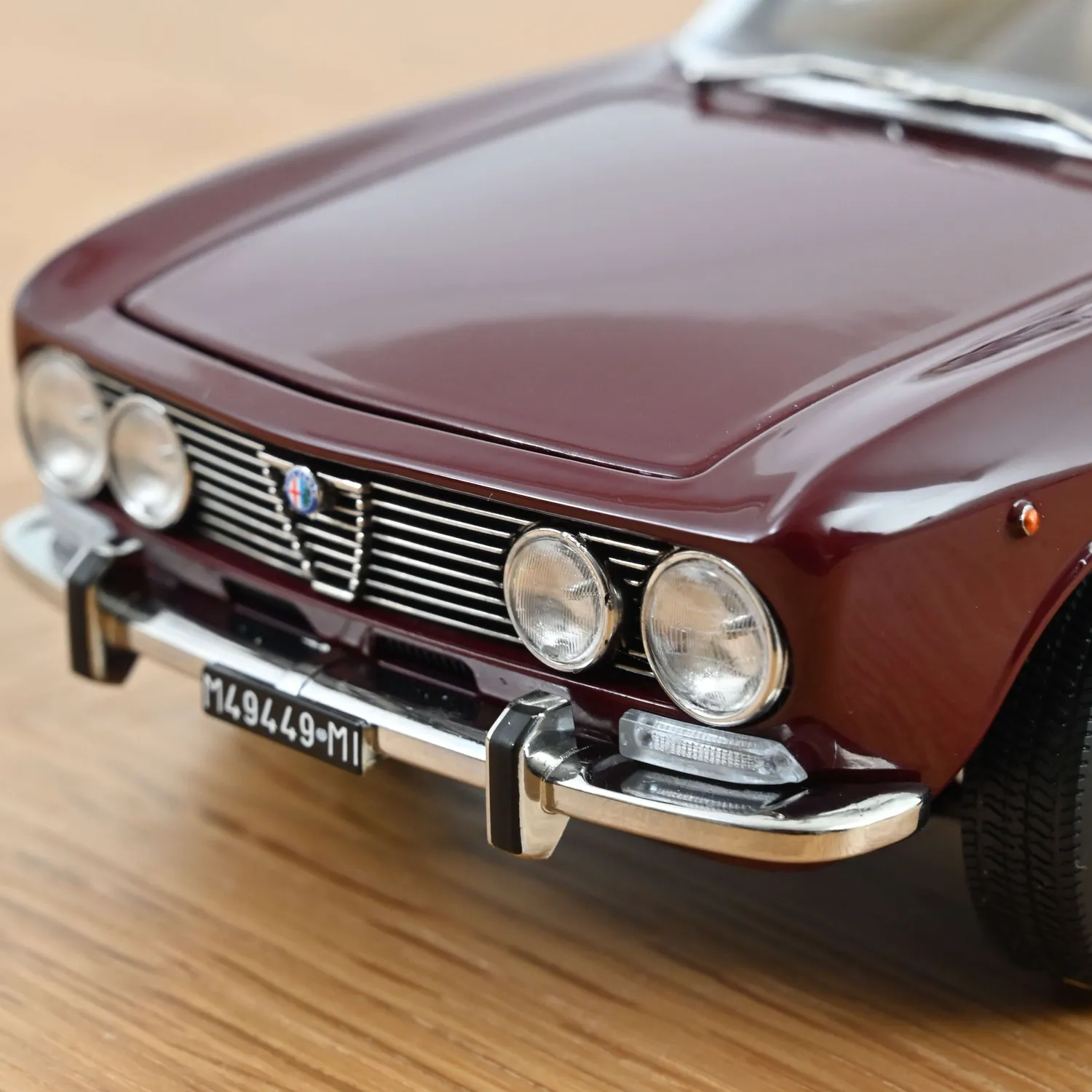 Norev Alfa Romeo 2000 GTV 1973 miniature 1/18 amarante
