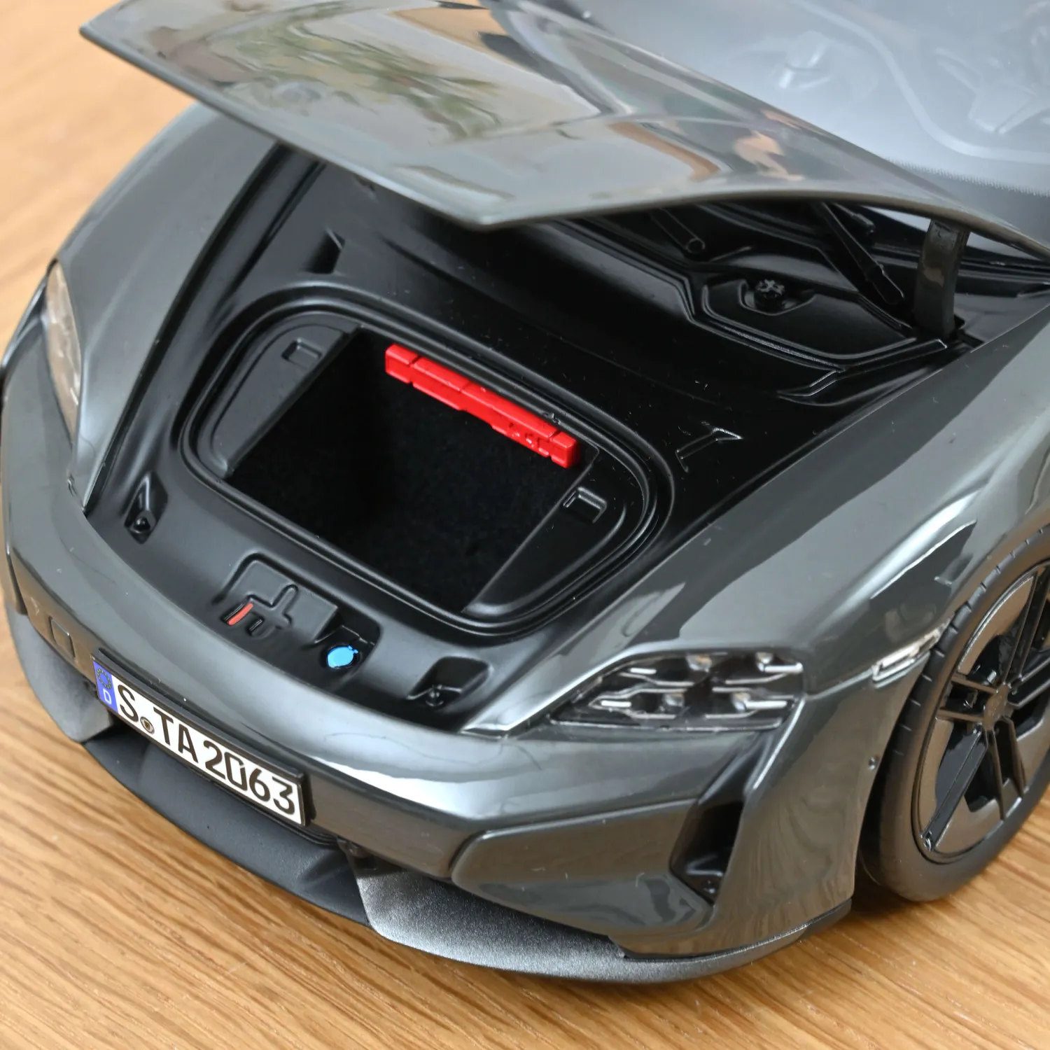 Norev Porsche Taycan Turbo S 2024 miniature 1/18 Gris