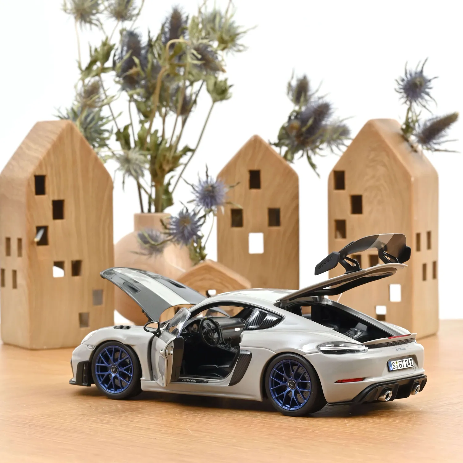 Norev Porsche Cayman GT4 RS 2023 miniature 1/18 Craie Weissach