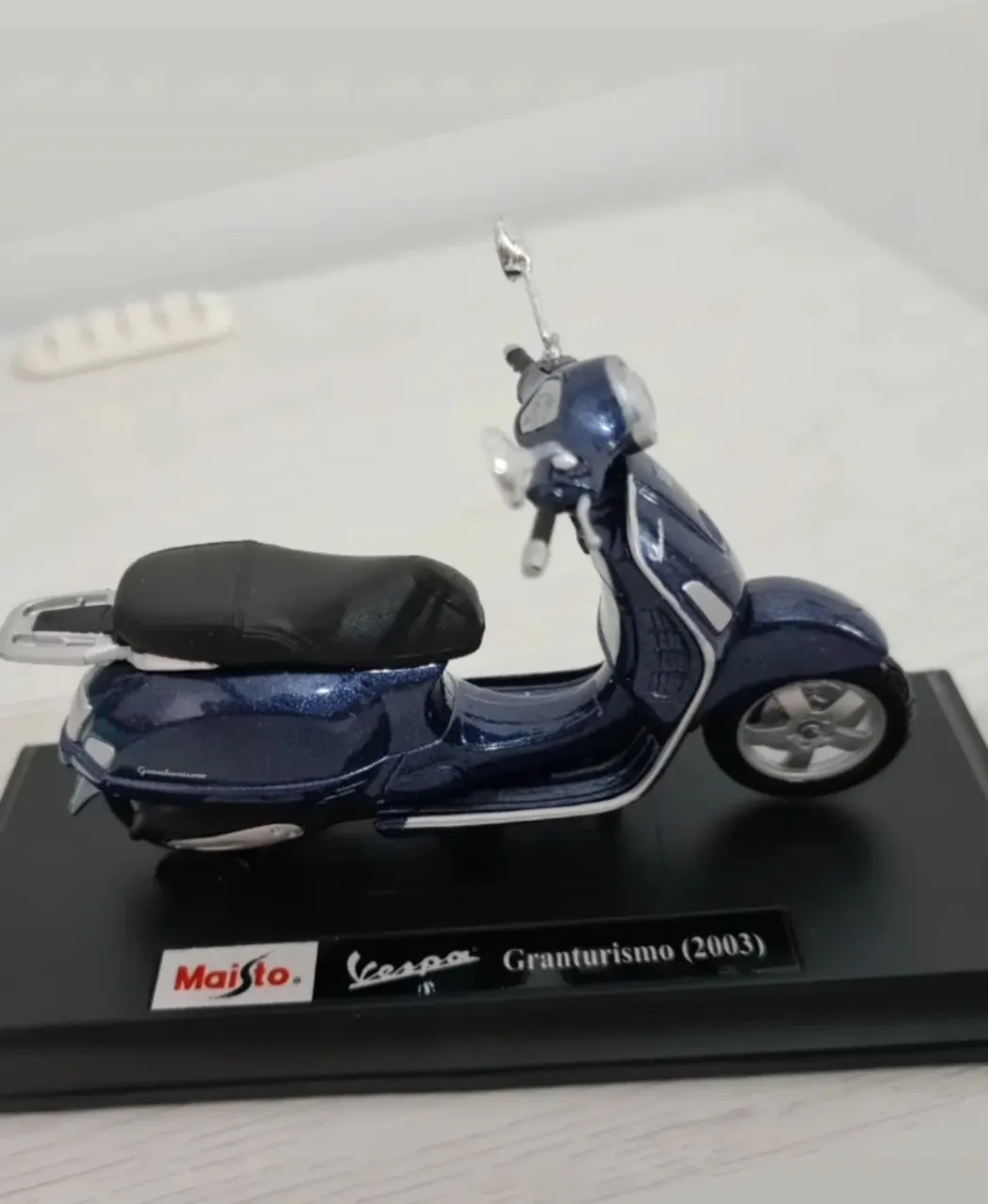 Maisto Vespa 1/18 moto miniature modèle aléatoire collection