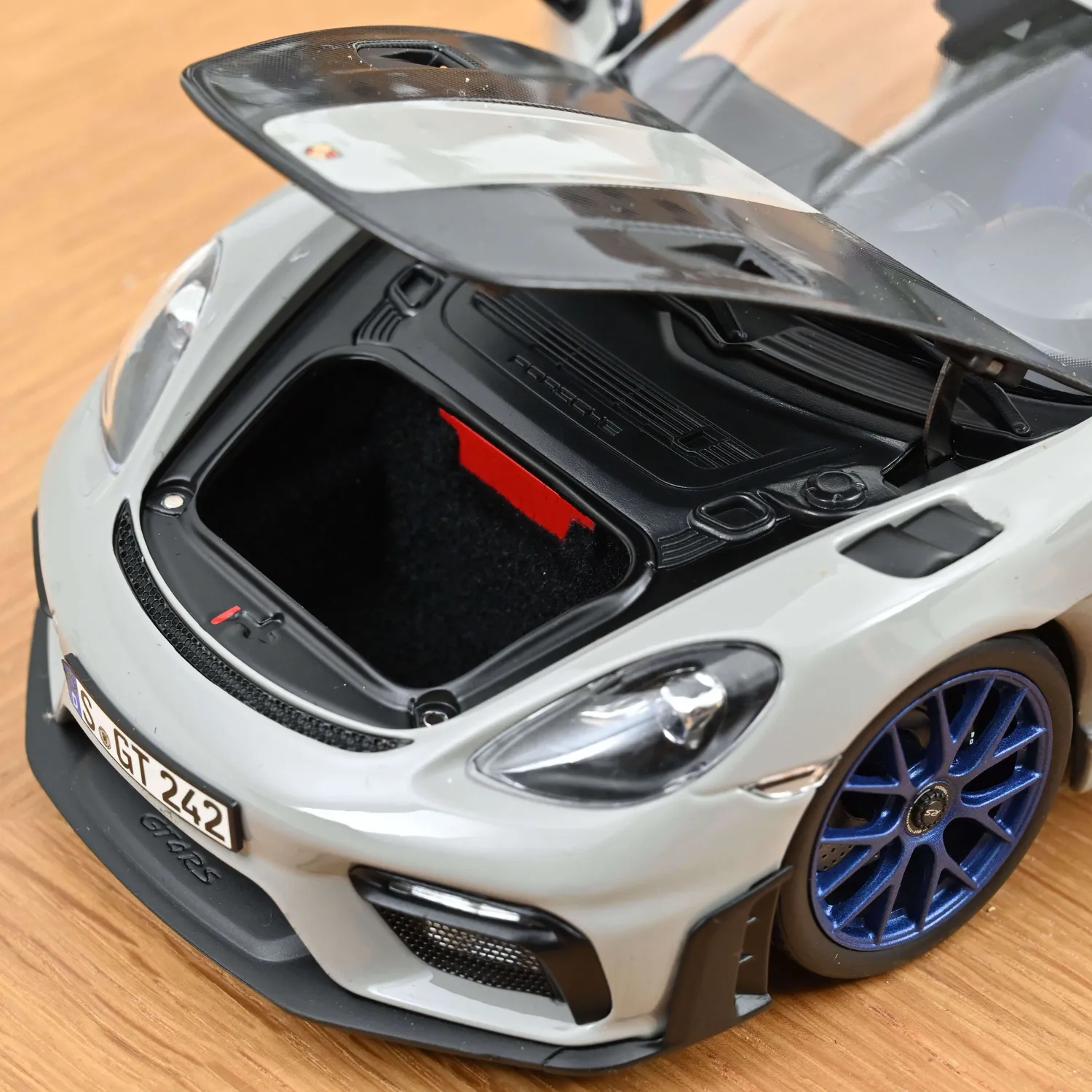 Norev Porsche Cayman GT4 RS 2023 miniature 1/18 Craie Weissach