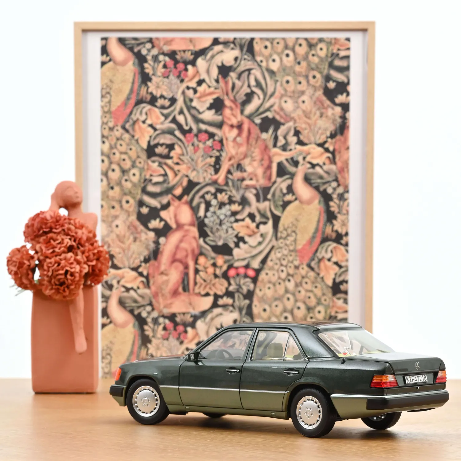 Norev Mercedes 230 E 1990 voiture miniature 1/18 vert nuit