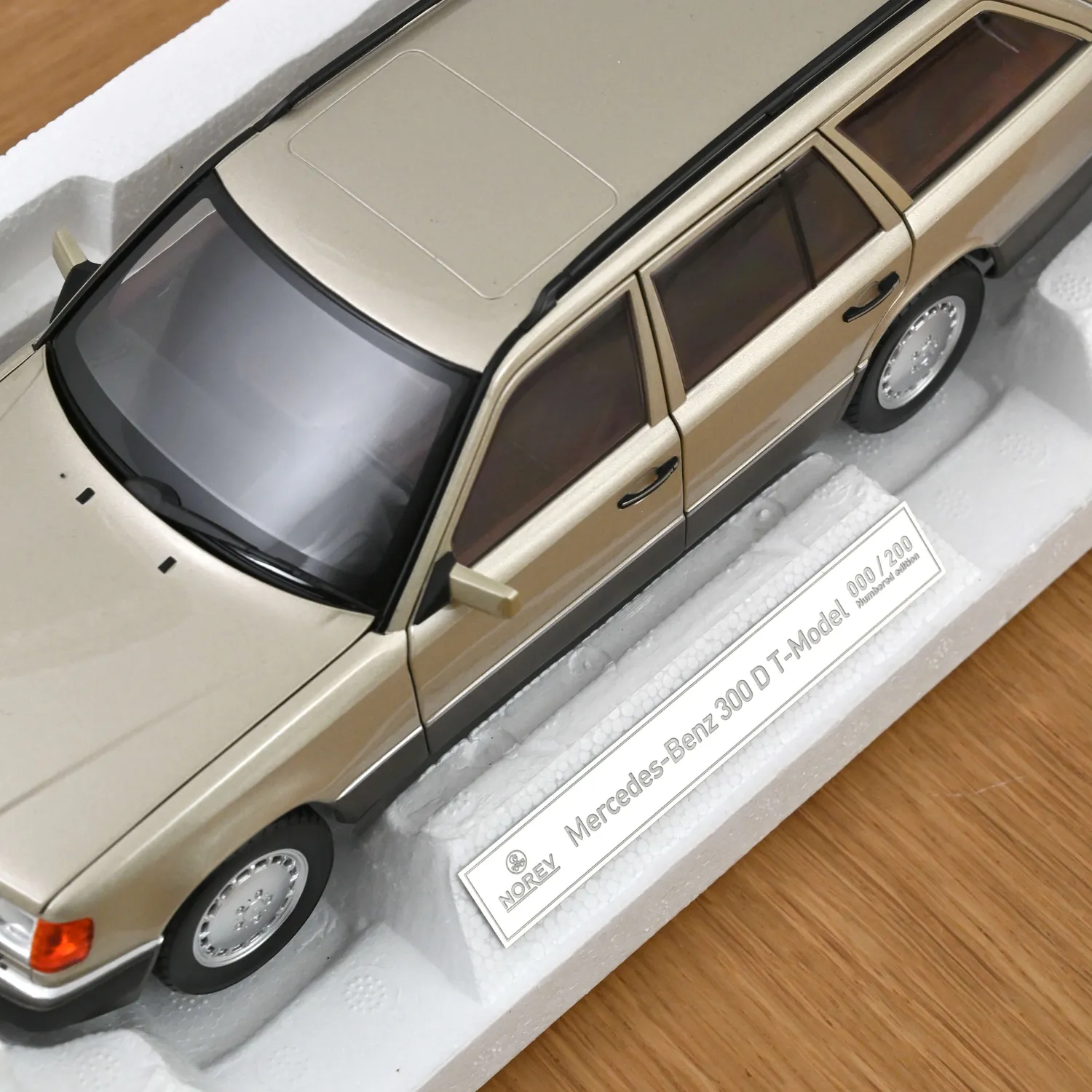 Norev Mercedes 300 TD 1990 miniature 1/18 argent fumé 200 ex