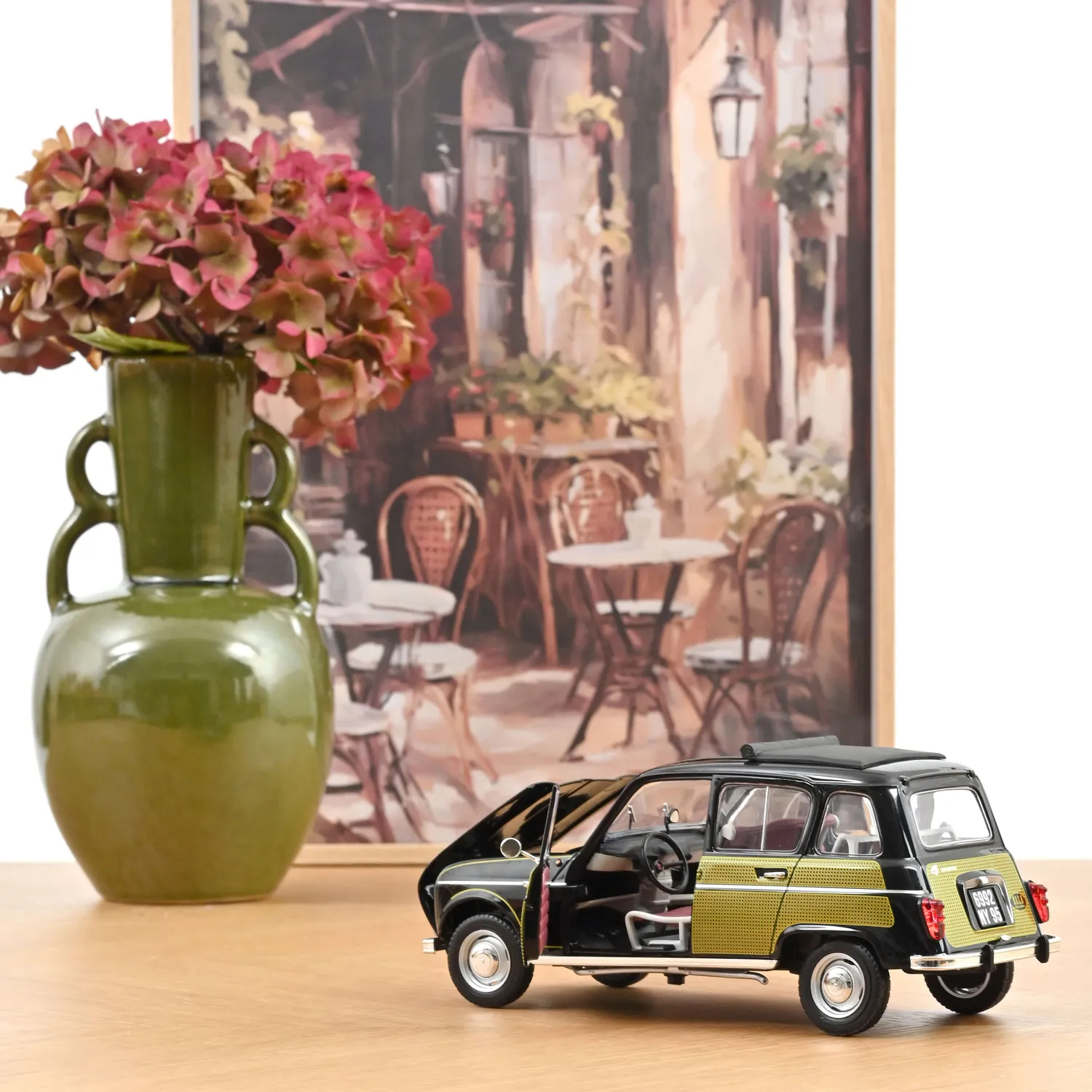 Norev Renault 4 Parisienne 1963 voiture miniature 1/18 200 ex noire