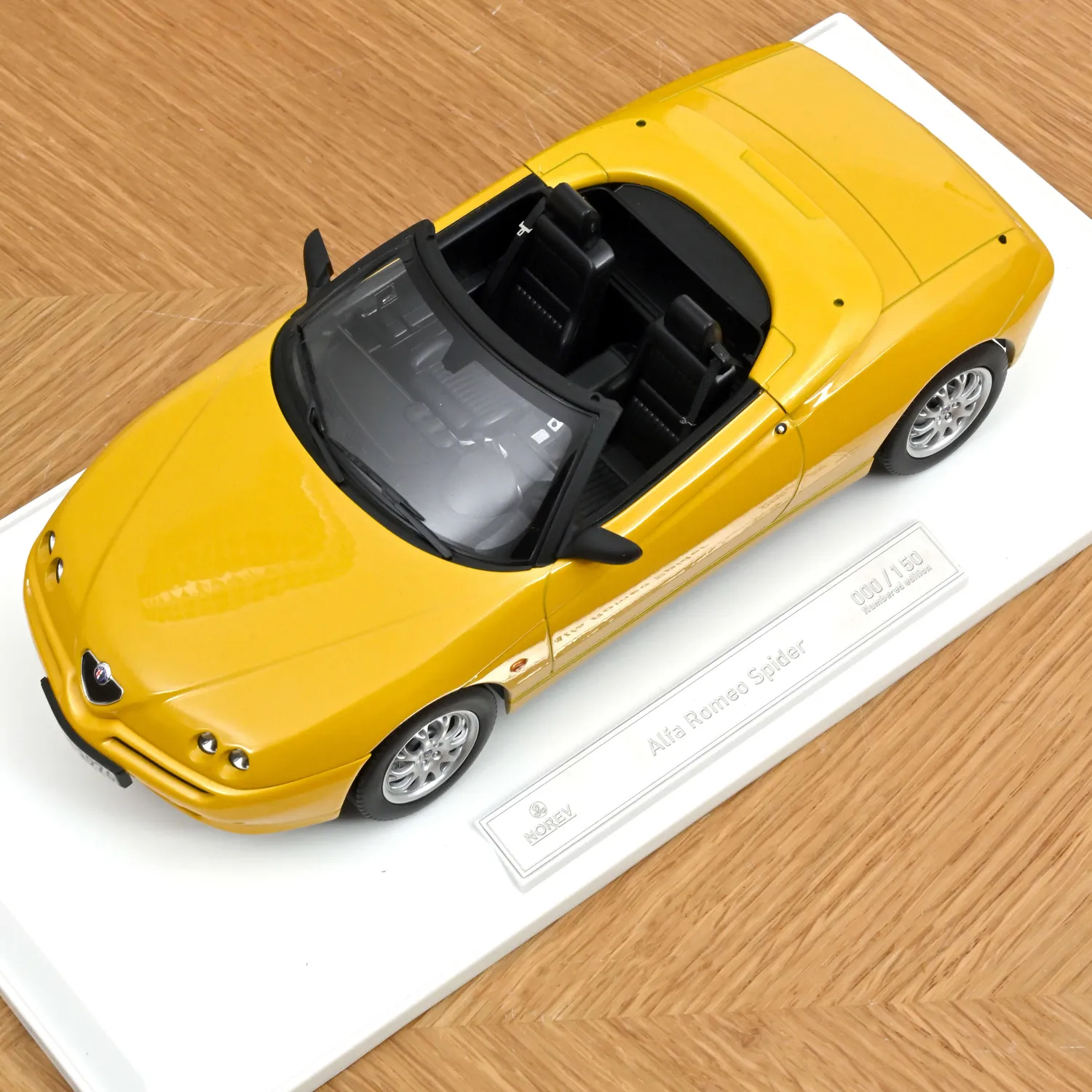 Norev Alfa Romeo Spider 1999 miniature 1/18 jaune