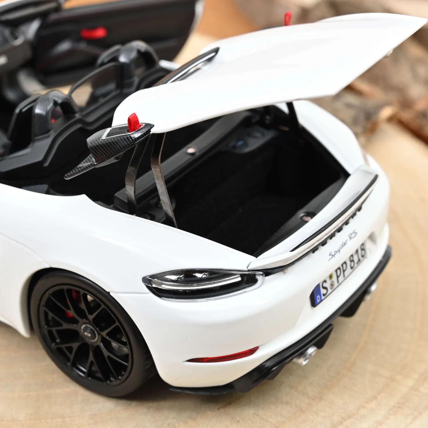 Norev Porsche 718 Spyder RS 2023 miniature 1/18 blanc weissach