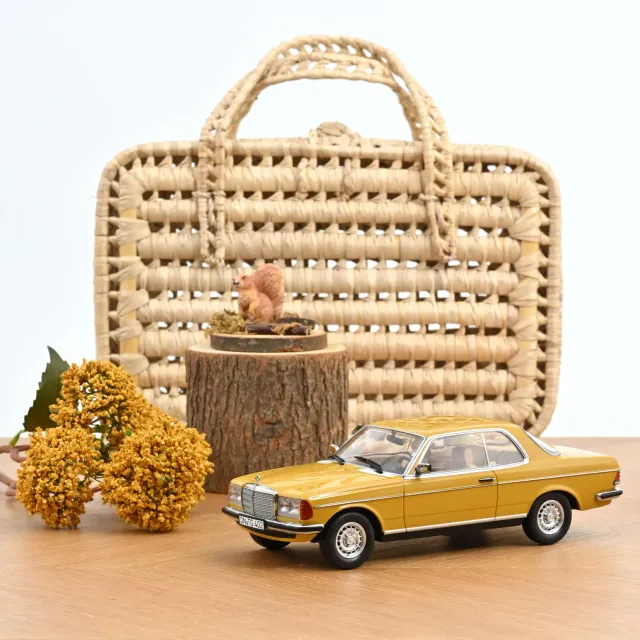 Norev Mercedes-Benz 280 CE 1980 voiture miniature 1/18 jaune sahara