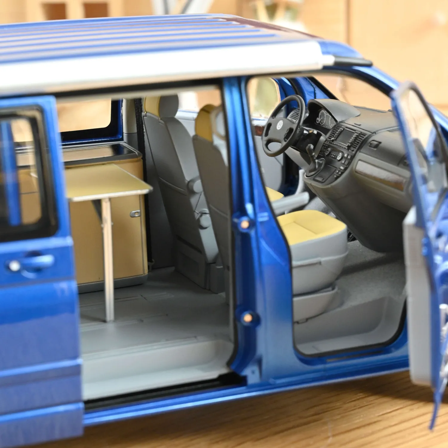 Norev VW California 2003 miniature 1/18 bleu Ravenna