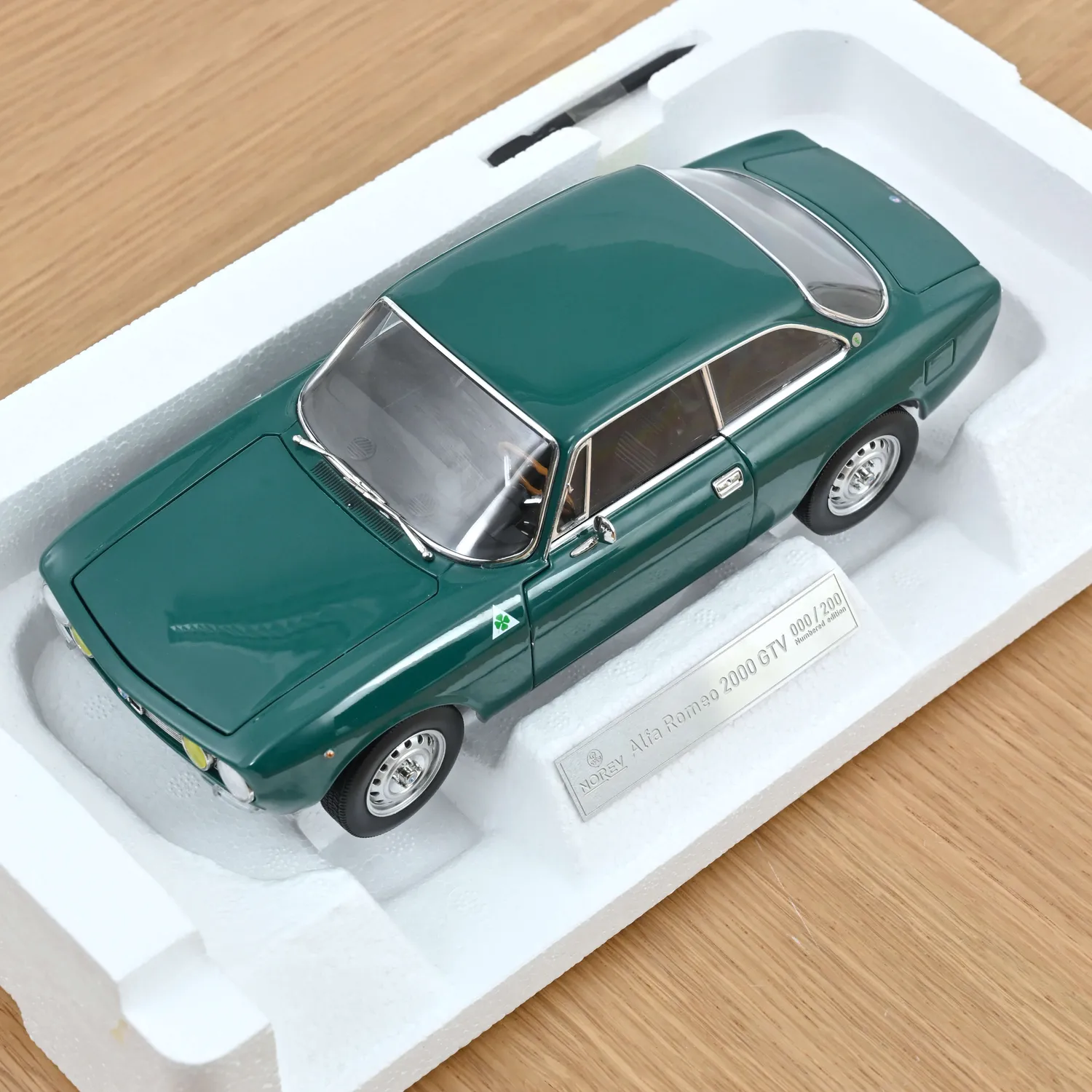 Norev Alfa Romeo 2000 GTV 1973 voiture miniature 1/18 Vert Pin