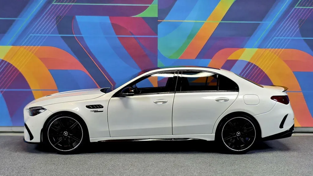 NZG Mercedes-AMG C 63 S miniature 1/18 blanc opalithe