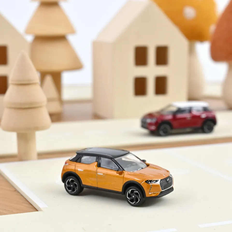 Norev DS 3 Crossback Or voiture miniature 1/64 doré
