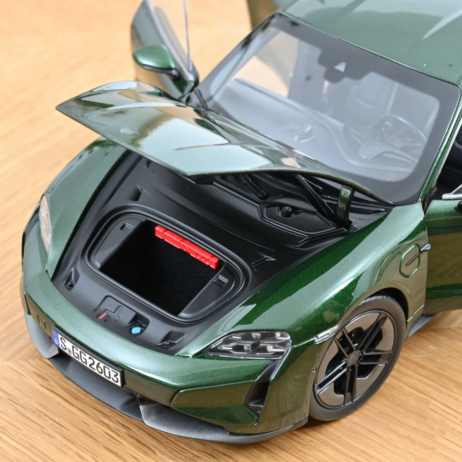 Norev Porsche Taycan Turbo S 2024 miniature 1/18 vert chêne