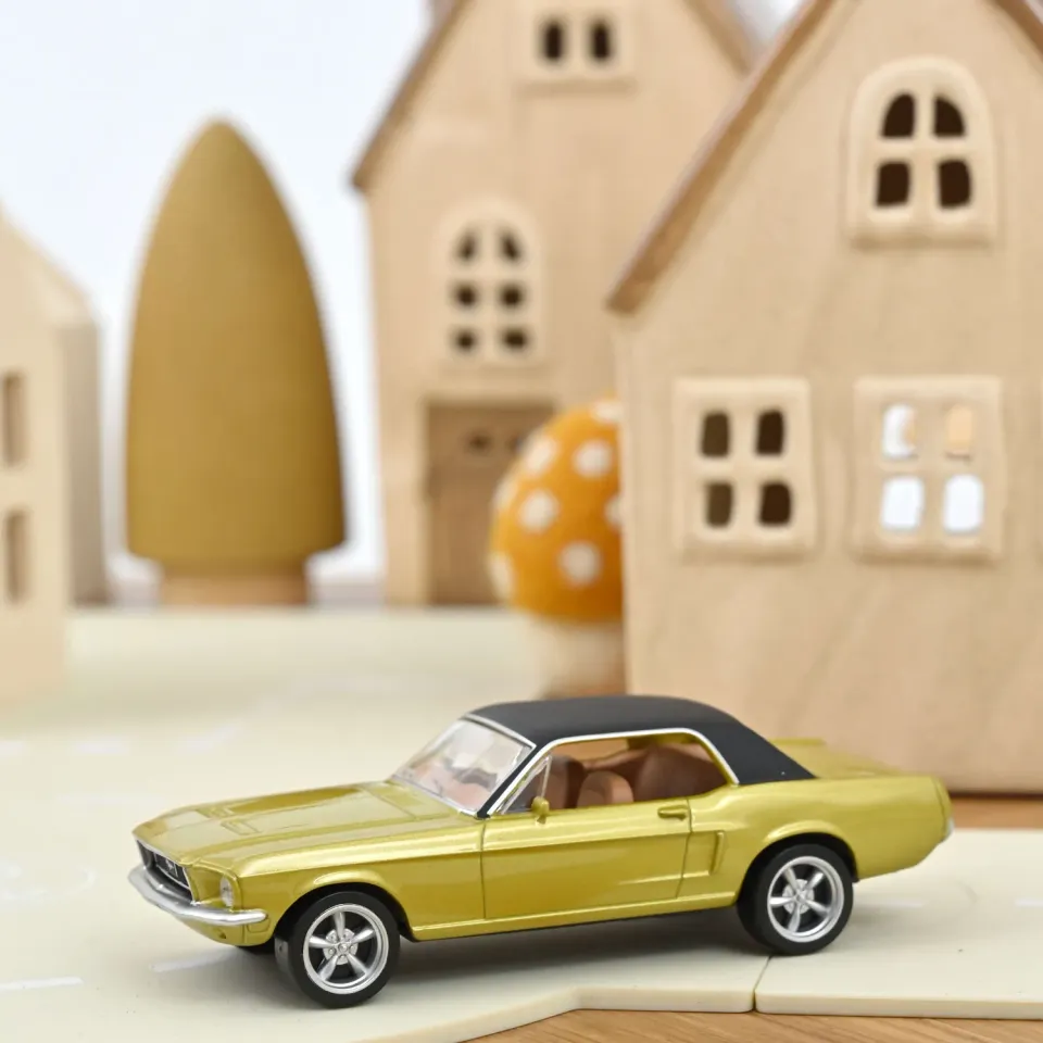 Norev Ford Mustang Coupé 1968 jet-car 1/43 or lime gold